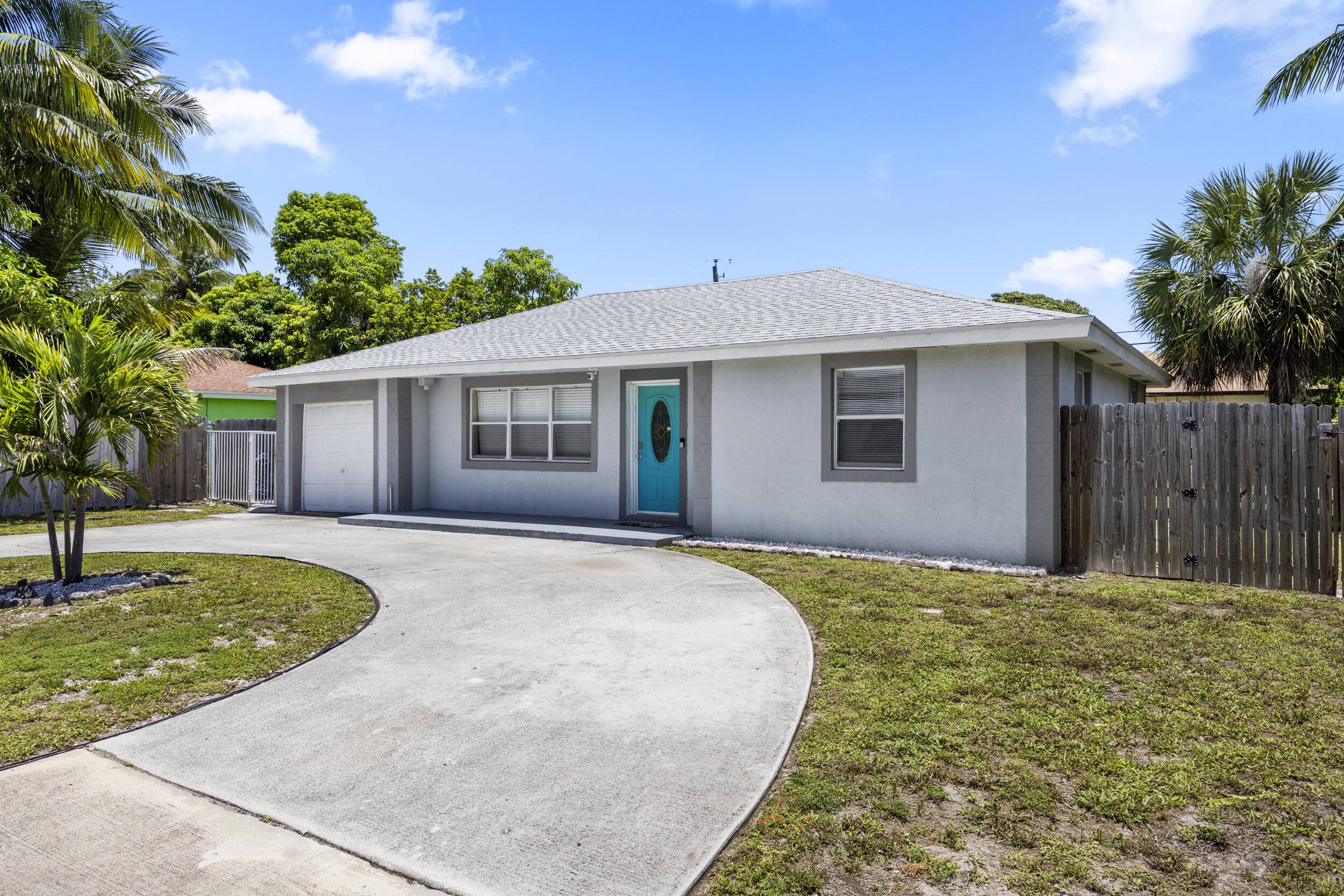 Well maintained 3 2 with Hot tub and gazebo located right near Downtown Delray Beach.