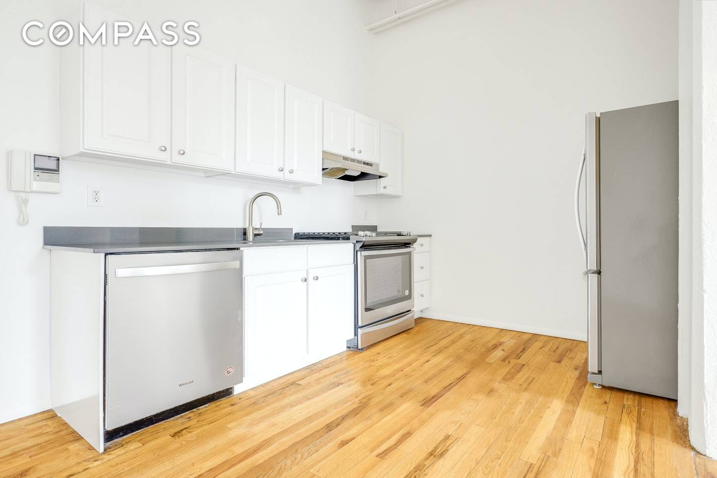 20ft ceilings greet you as you enter into this 863 square foot 2 bed 1 bath residence.