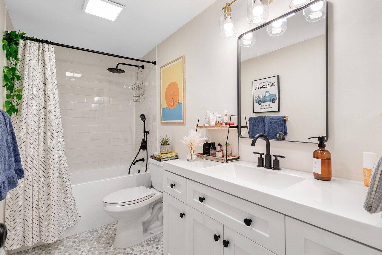 Turnkey 2 Bedroom Condo Near the Beach First Floor Unit in Prime Fort Lauderdale LocationBeautifully updated and move in ready, this 2 bedroom, 1 bath condo offers effortless Florida living ...
