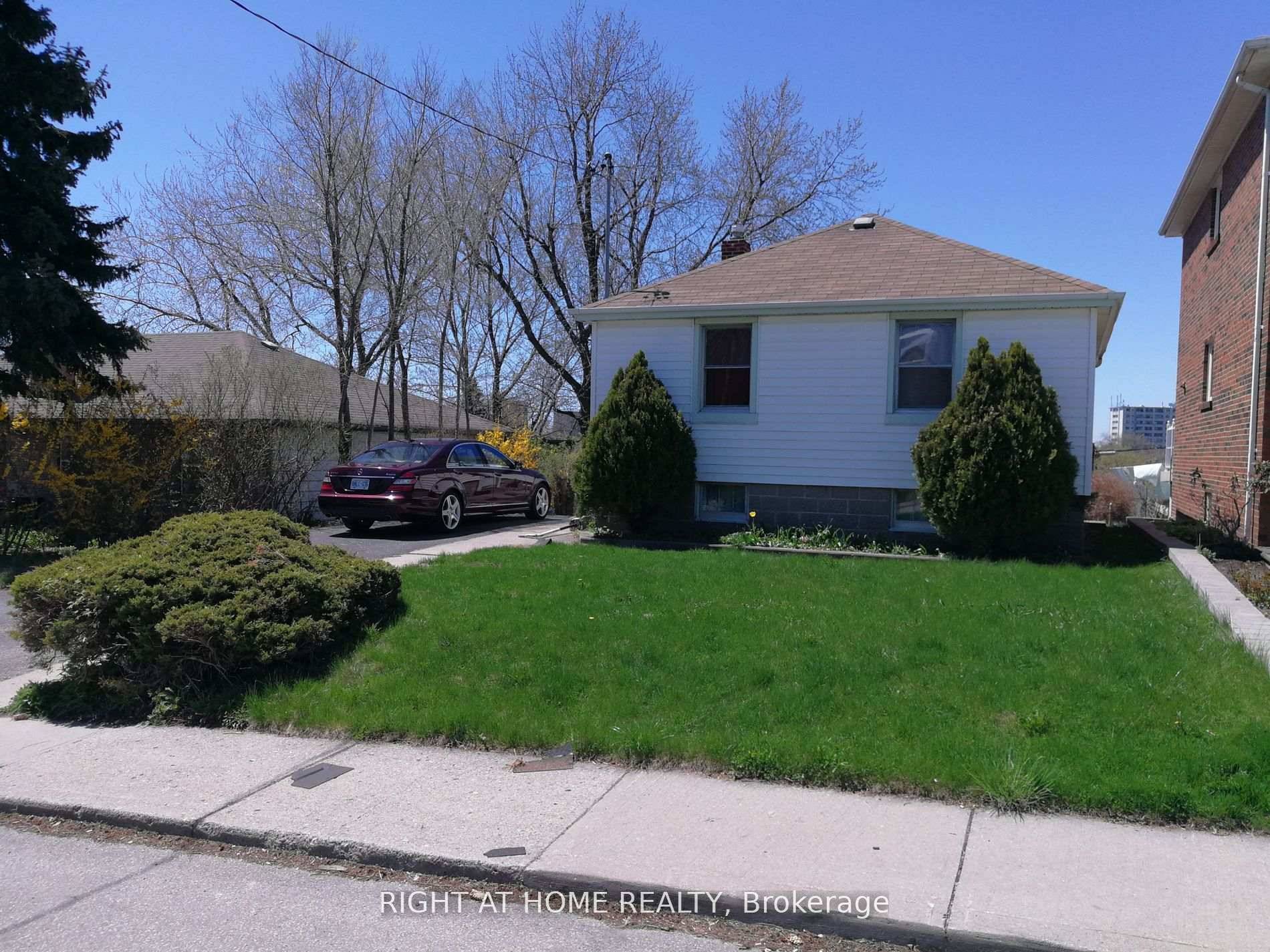 45x106ft rebuild lot. Walkout Basement.