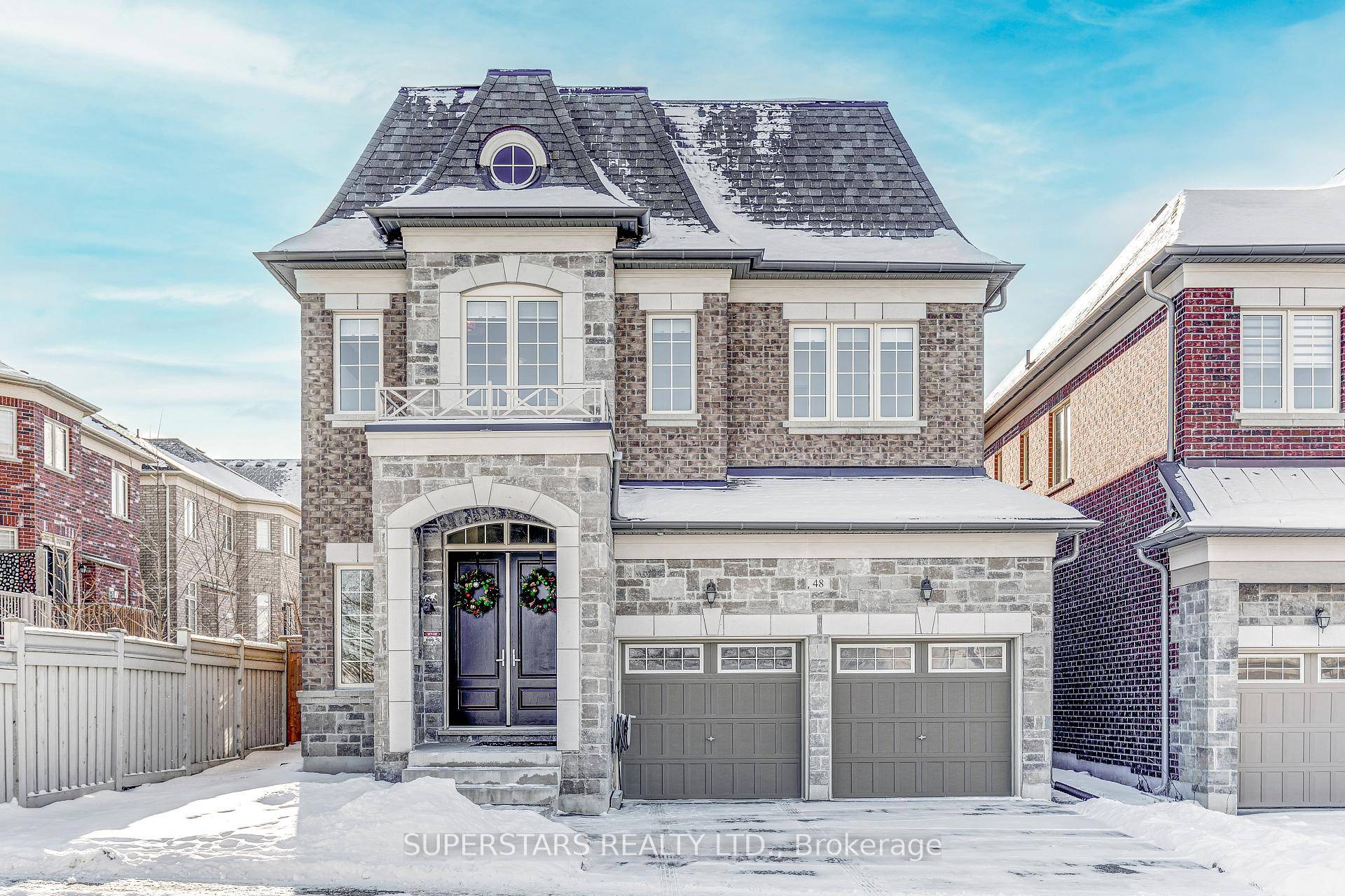 Stunning Detached Home Located In Prestigious Oak Ridges Community.