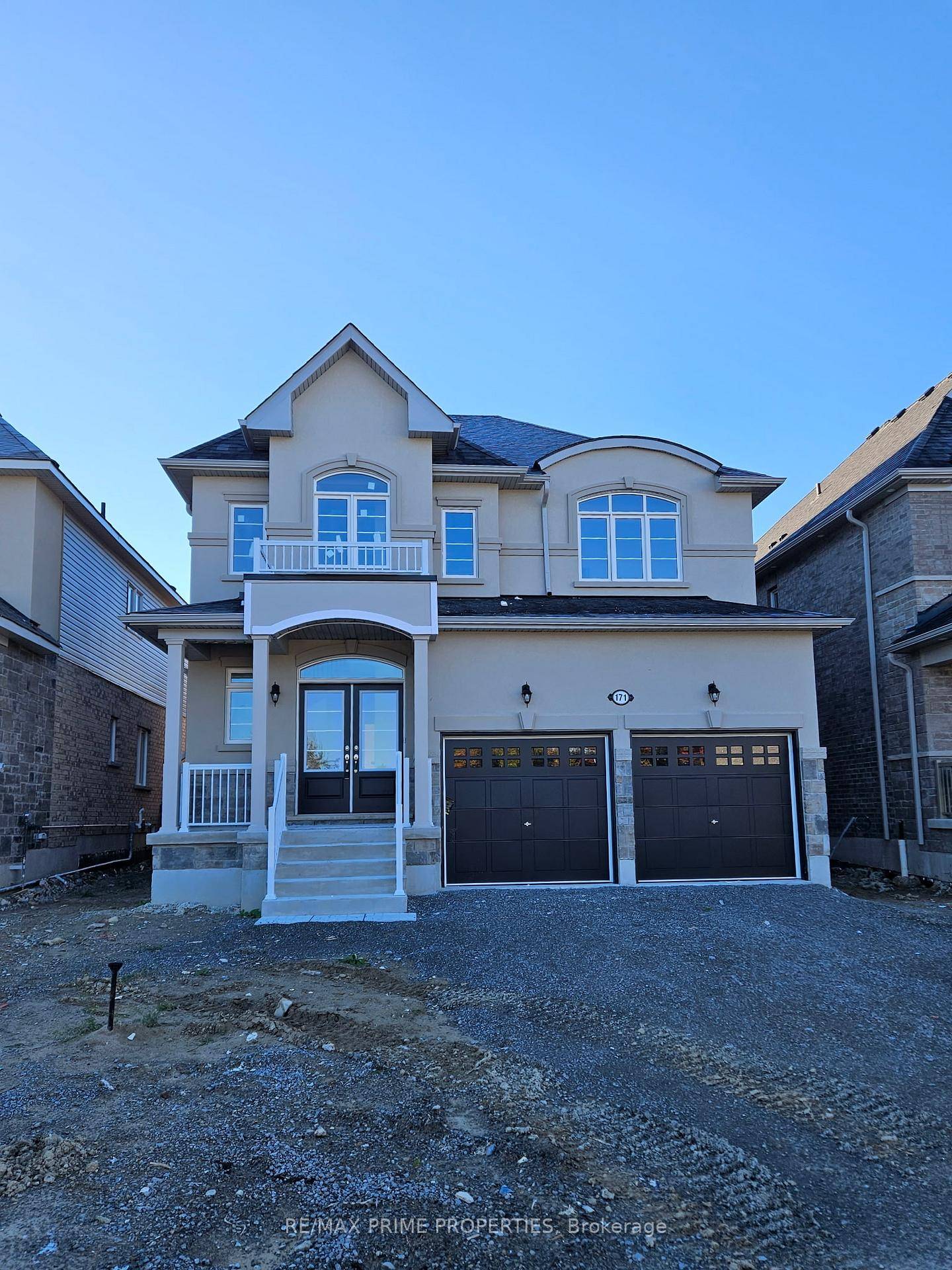 Brand new 4 bedroom, 4 washroom, detached home at the south end of Sutton.