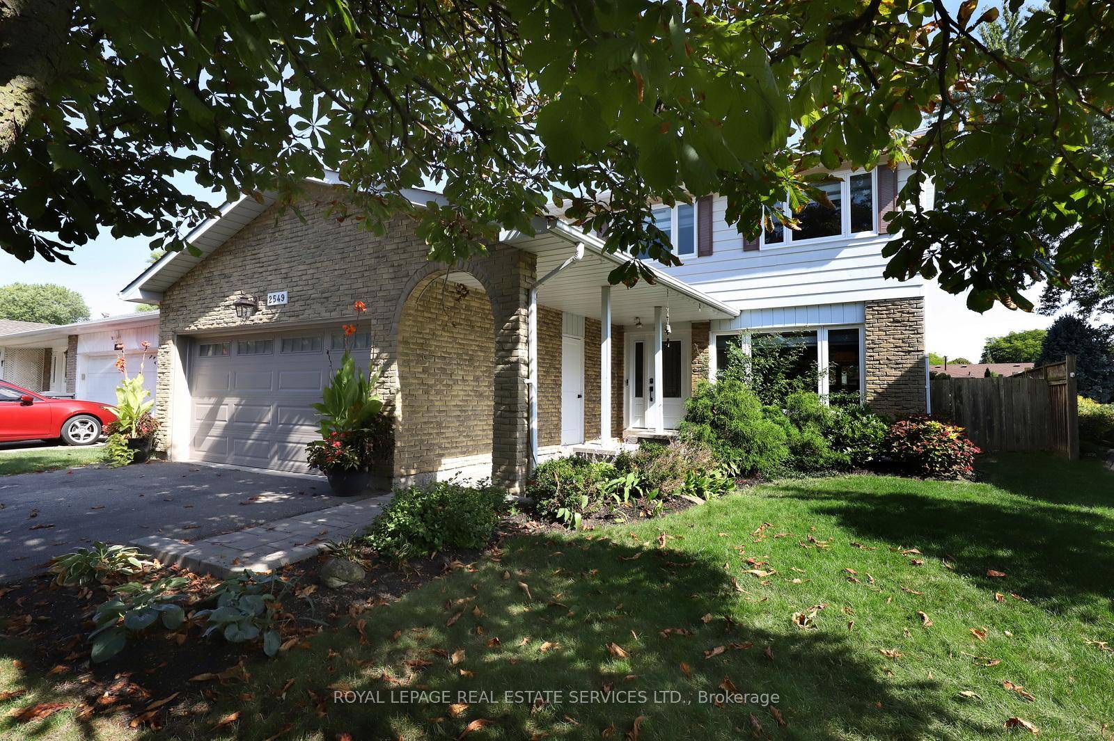 Fabulous family home in the popular Sheridan Homelands neighbourhood.