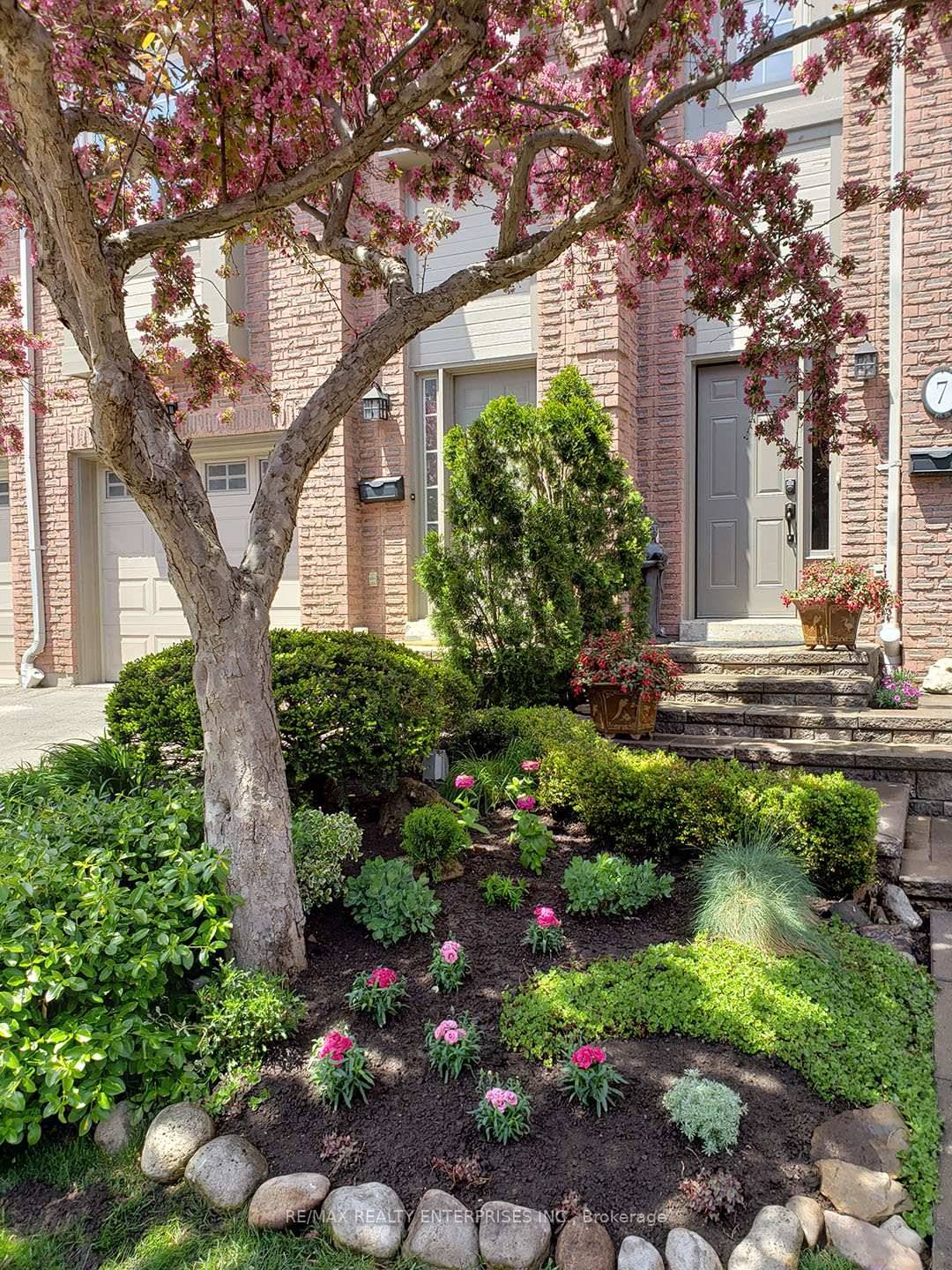 Hidden Gem ! Well Maintained, Spacious, Bright 3 Story Townhouse Backing onto Green Space.