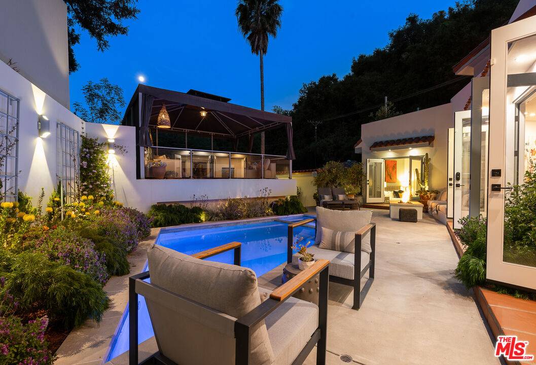 8701   Wonderland Park Ave 5BR Hollywood Hills East La