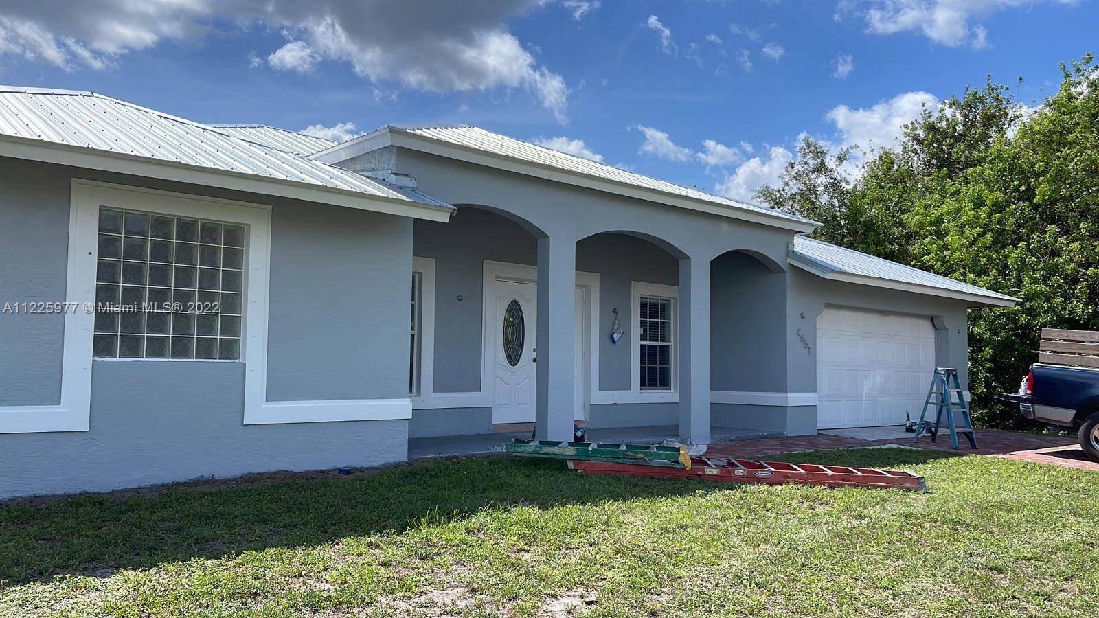 COMING SOON... BEAUTIFUL FULL RENOVATED HOME, 4 BEDROOMS THREE FULL BATHS AND A DEN, QUARZ COUNTERTOPS ON KITCHEN AND BATHROOMS, HIGH CEILINGS, AND COFFER CEILING IN GREAT ROOM AND MASTER ...
