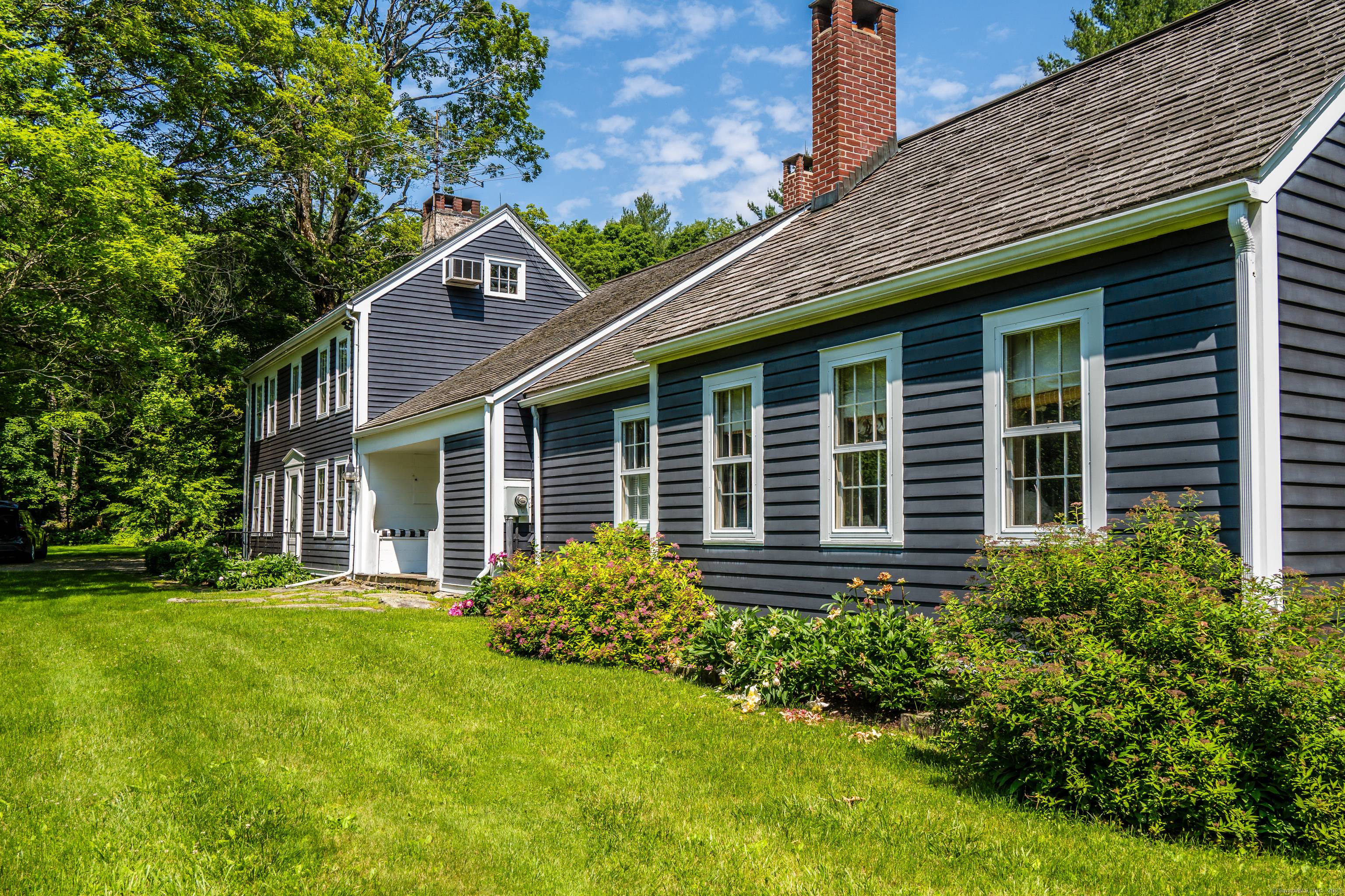 Nid D'Alcyon, French for Kingfisher Nest is a truly charming home with a rich history.