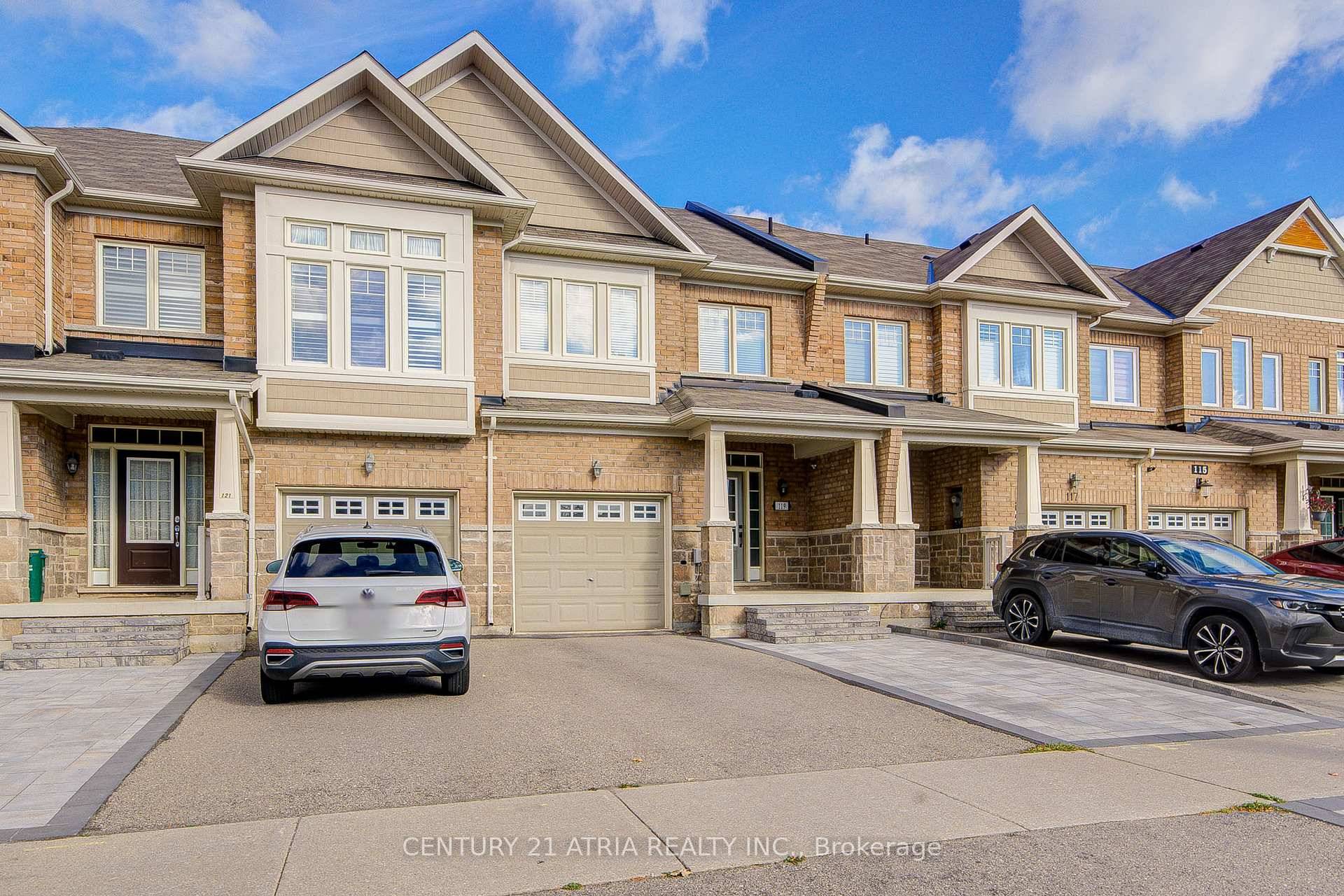Aspen Ridge Built, well kept Freehold Townhouse.