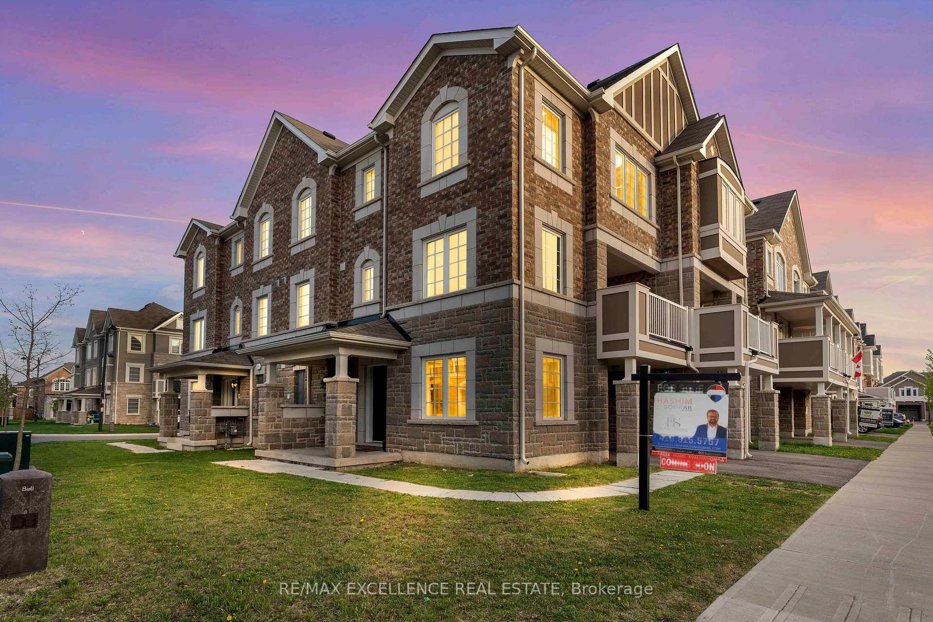 Stunning Freehold End Unit Townhouse in Milton Coveted Cobban Community !