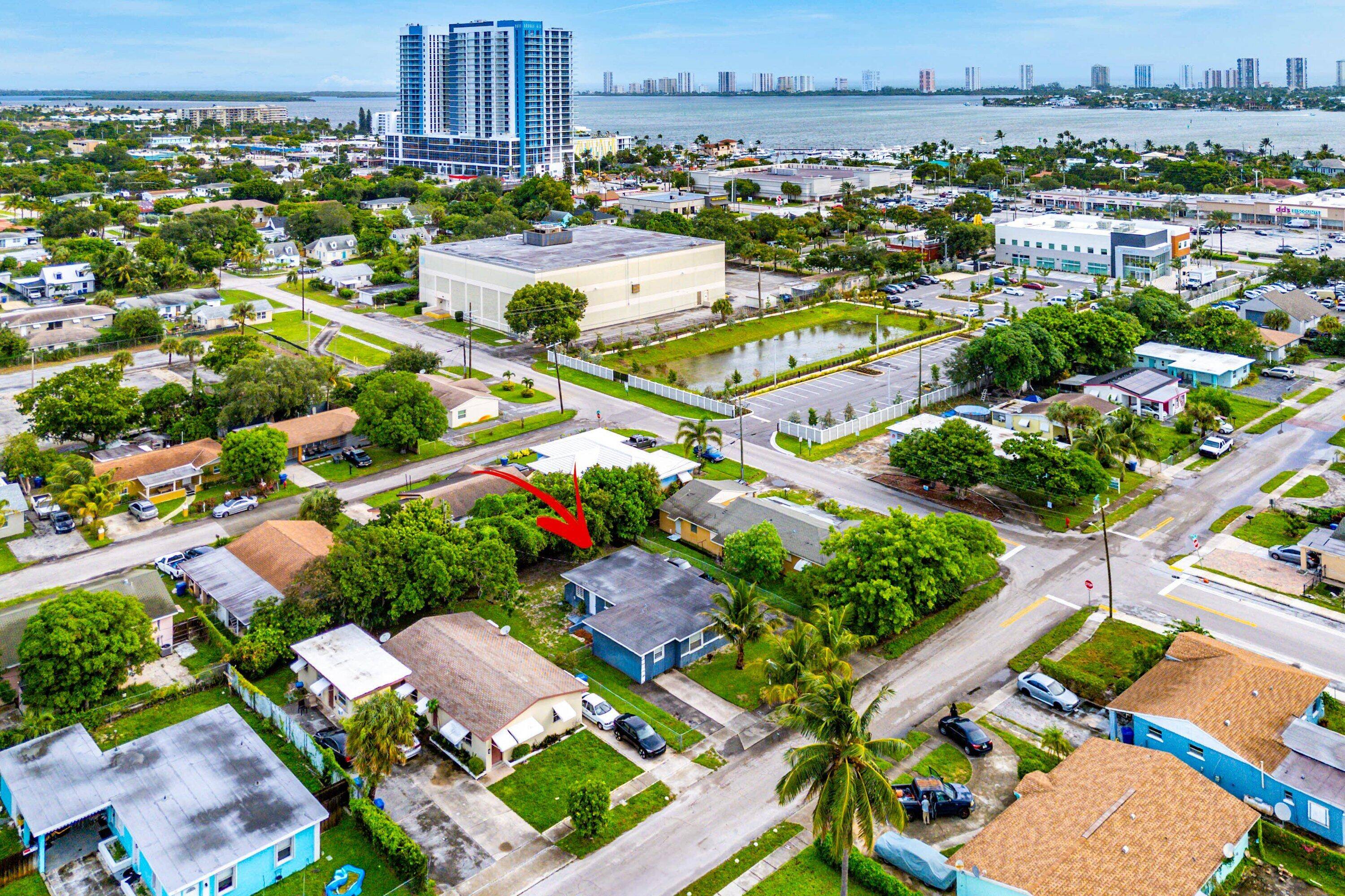 Excellent investment opportunity located just minutes from the Intracoastal and downtown, offering strong rental potential and long term value.