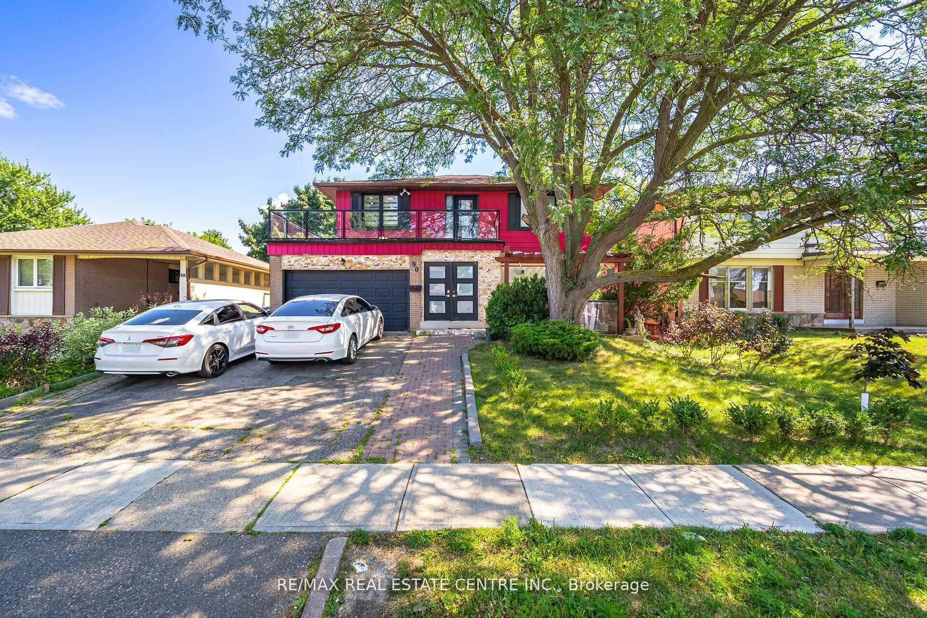 Discover The Perfect Blend Of Comfort And Style In This Exquisite Home, Featuring Four Spacious Bedrooms And Four Modern Washrooms With Enclosed And Extended Porch.