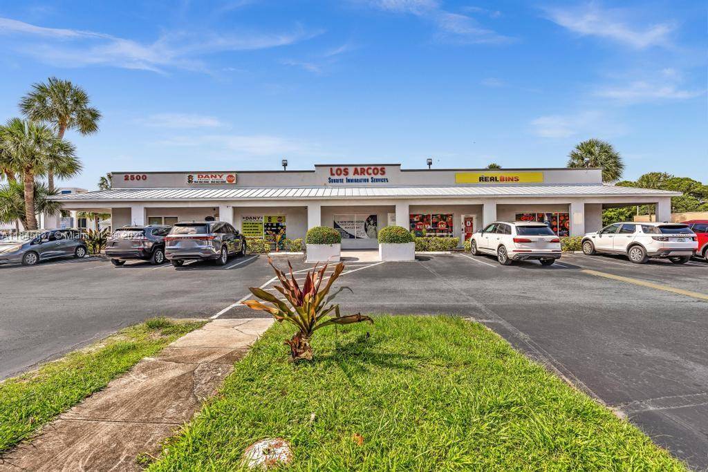 Current Capital as exclusive advisor, is pleased to offer the opportunity to acquire Los Arcos Retail Center.