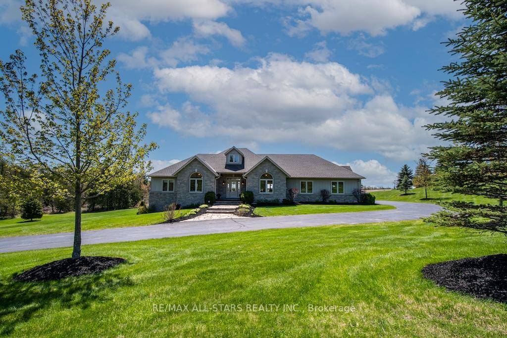 Stunning Custom Built Stone Bungalow !
