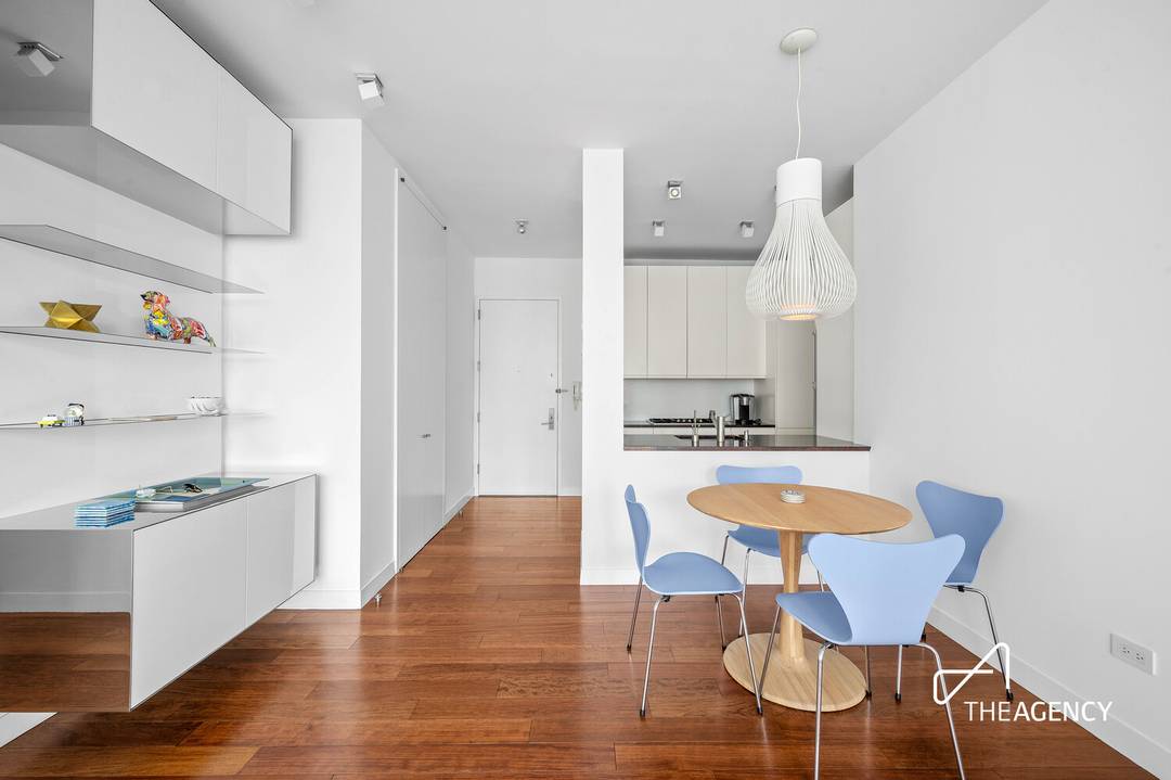 This gorgeous 2BR 2BTH condo offers tons of flexibility and a super efficient layout.