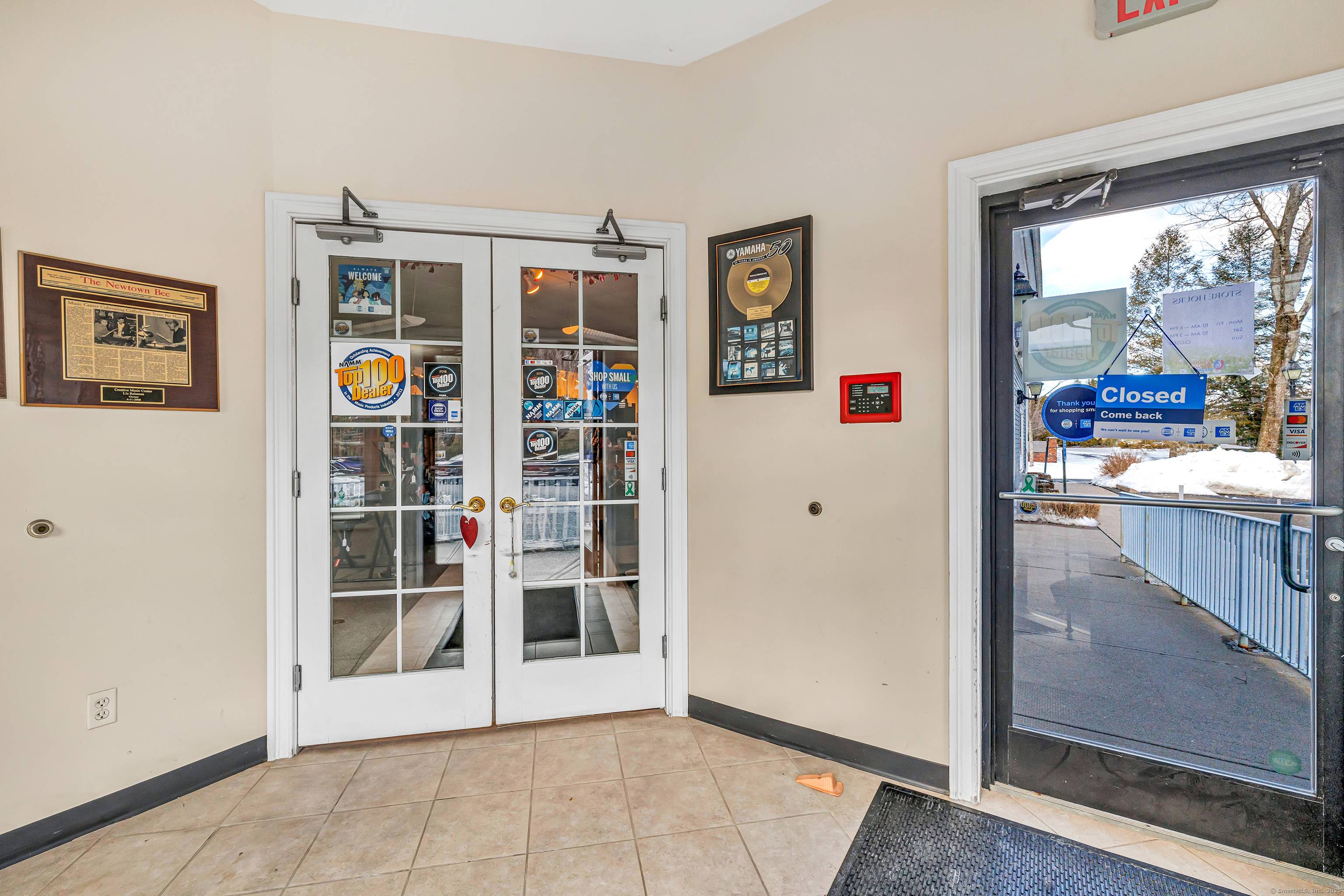 Exceptionally maintained property with great cash flow, NationalCredit tenant and strong 7.