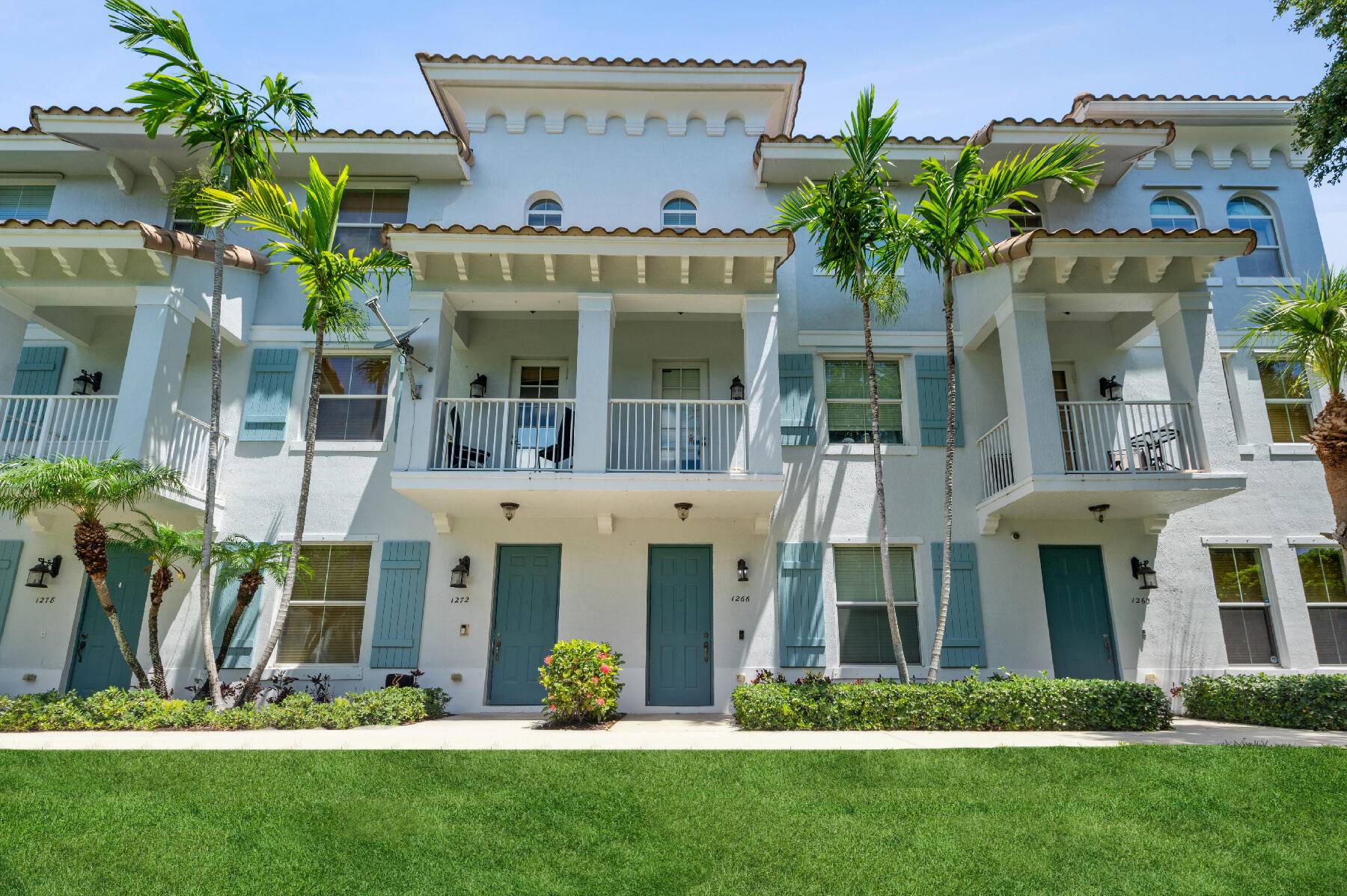 Experience the perfect blend of comfort and space with this 3 story lakefront townhouse.