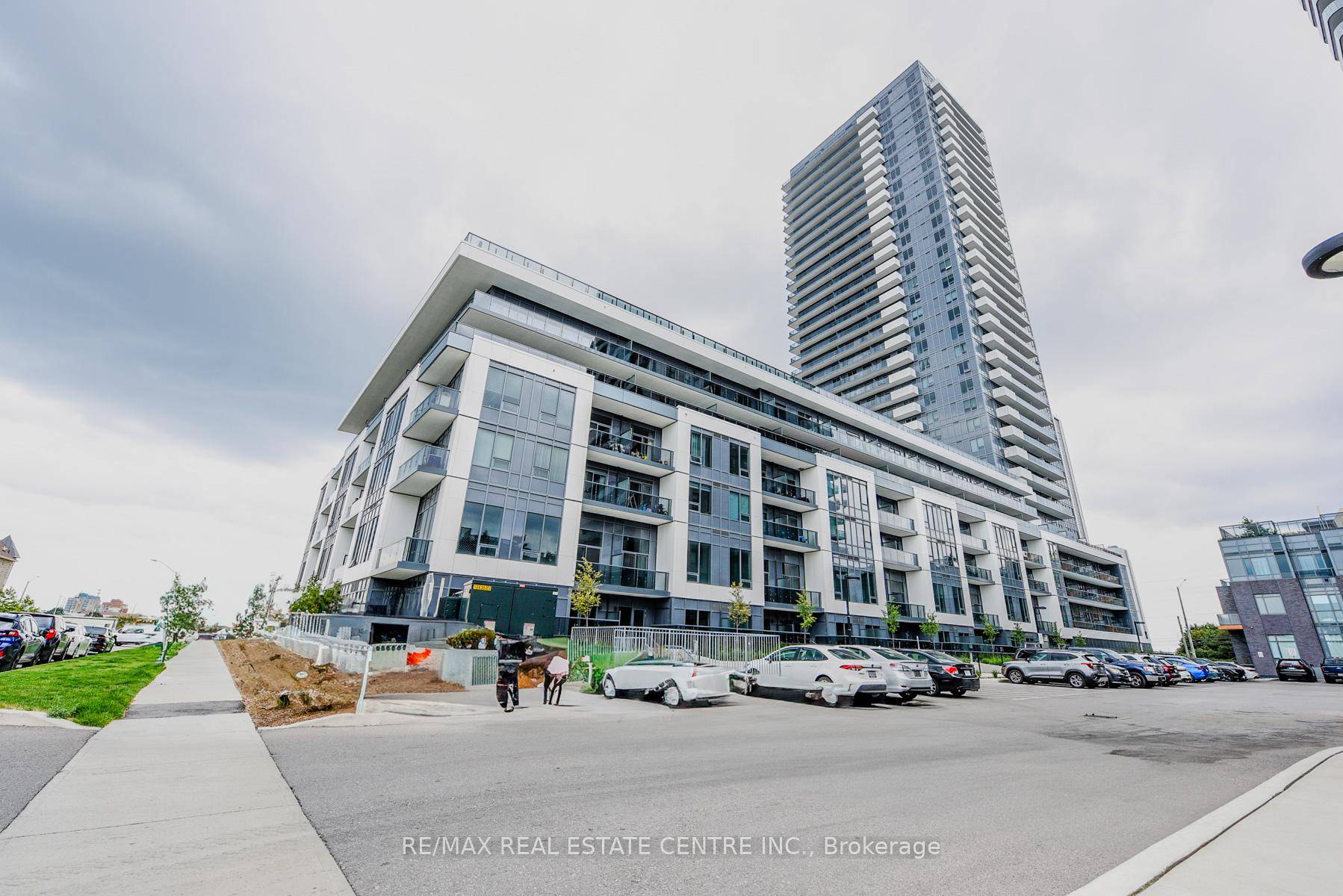 Absolutely stunning 30th floor corner unit with breathtaking city views !