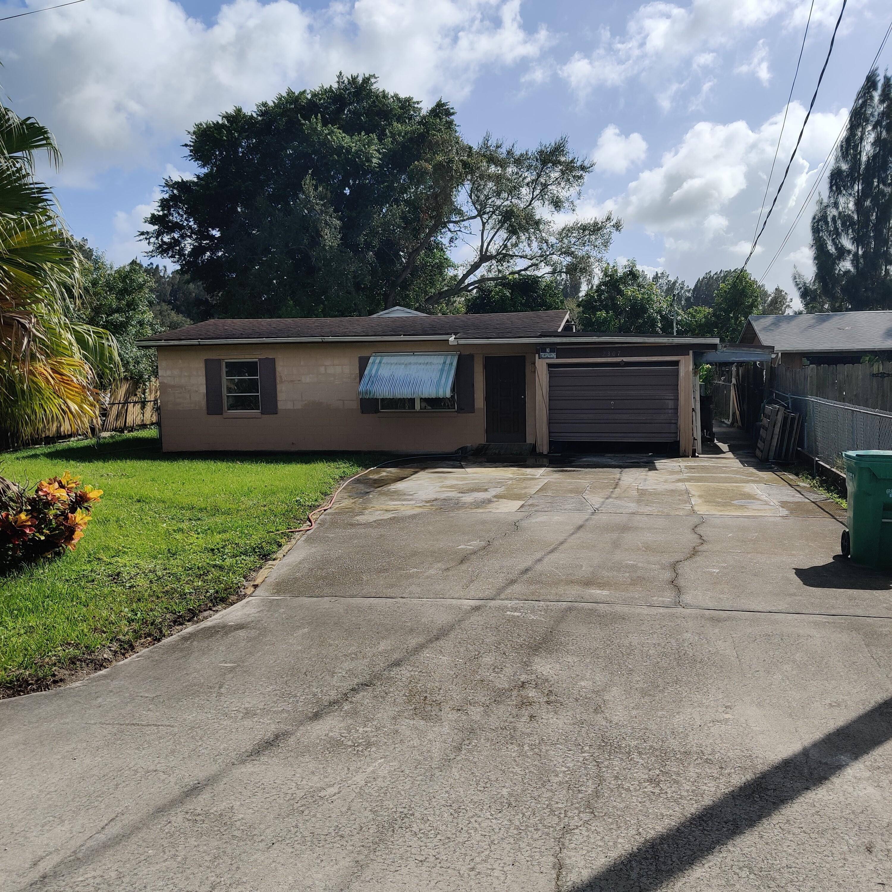 Ideal for families in search of a comfortable and functional living environment with great potential.