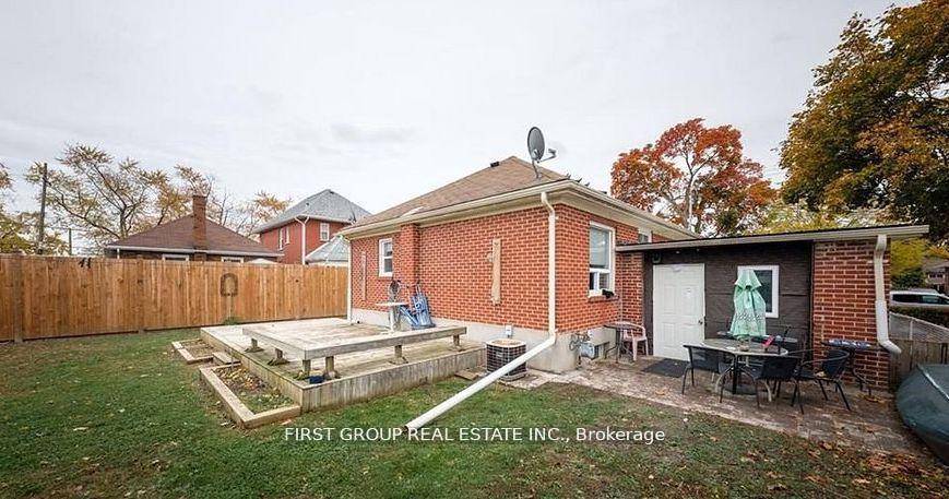 CHARMING BRICK BUNGALOW IN A DESIRABLE SOUTH CENTRAL LOCATION.