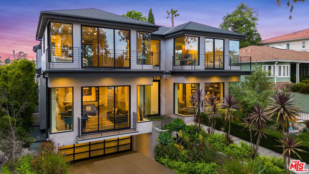 2301   Duxbury Cir LA