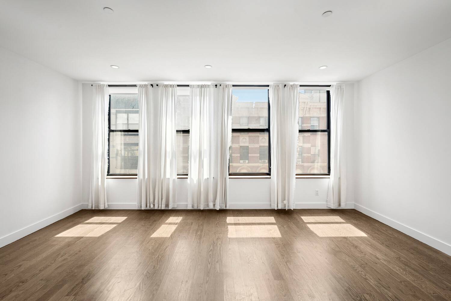 Perfectly situated on the coveted stretch of Orchard Street between Canal and Hester, 17 Orchard stands at the crossroads of downtown culture, dining, and design.