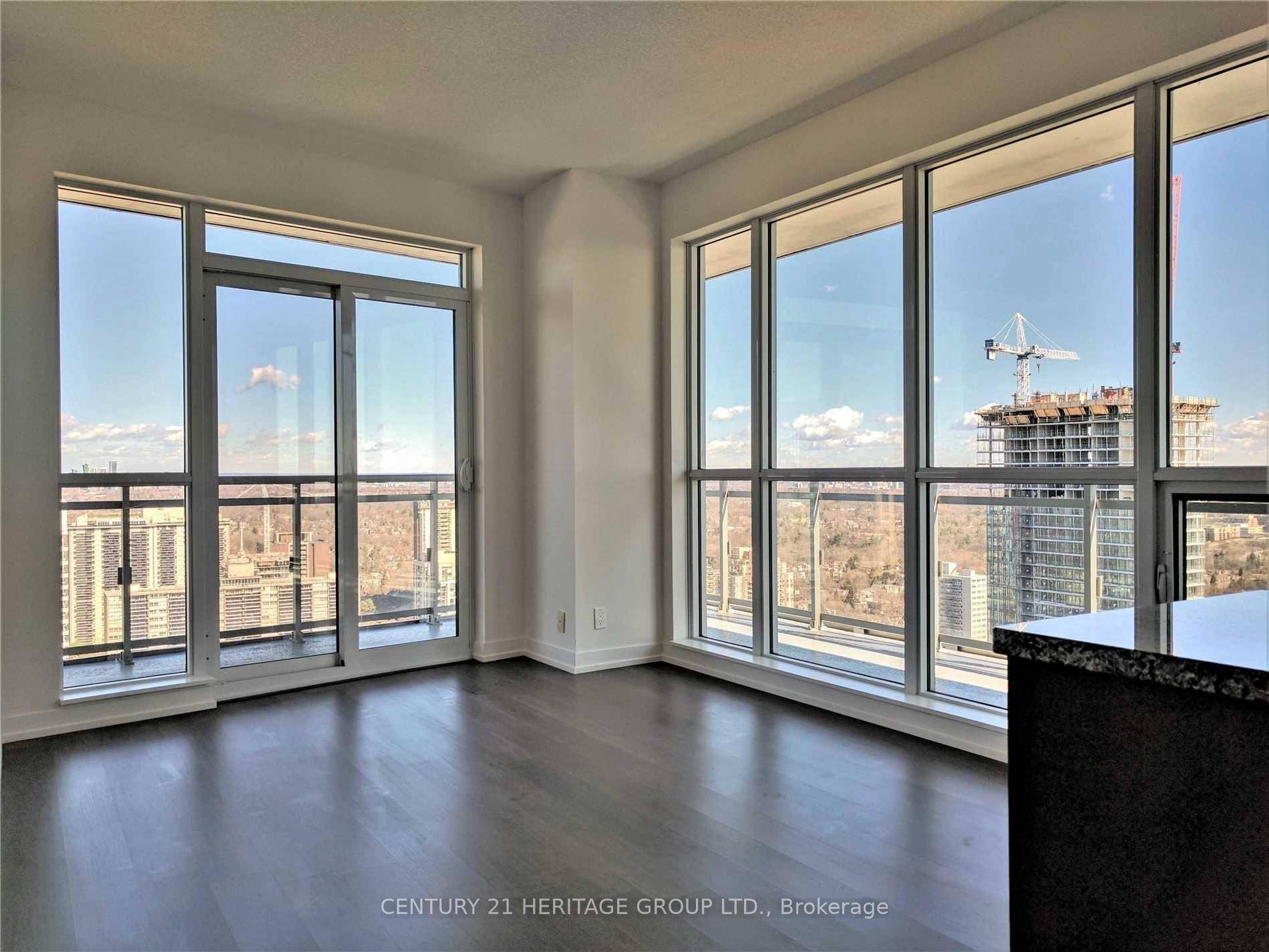 31st Floor Corner Suite W Unobstructed City View, Approx.