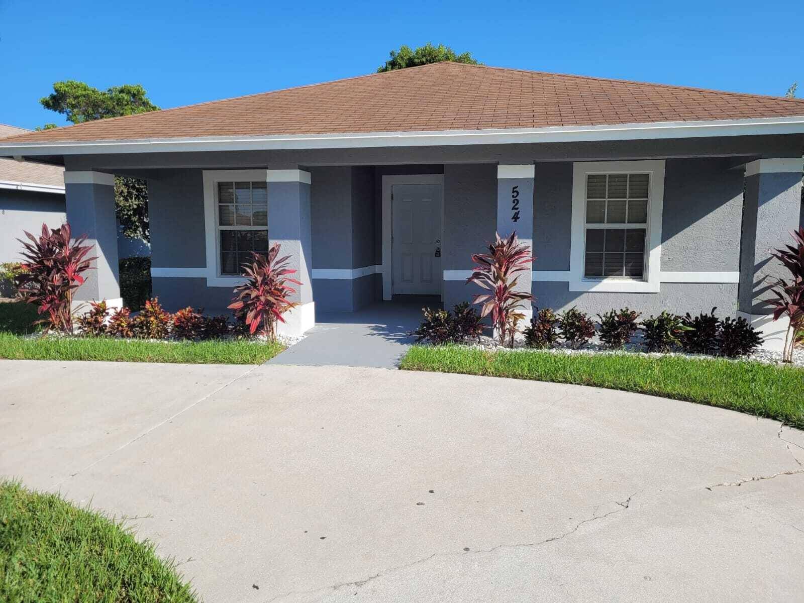 Come see this beautiful well maintained 4 2 single family home, located in the well sort after neighborhood call Delray Bch.
