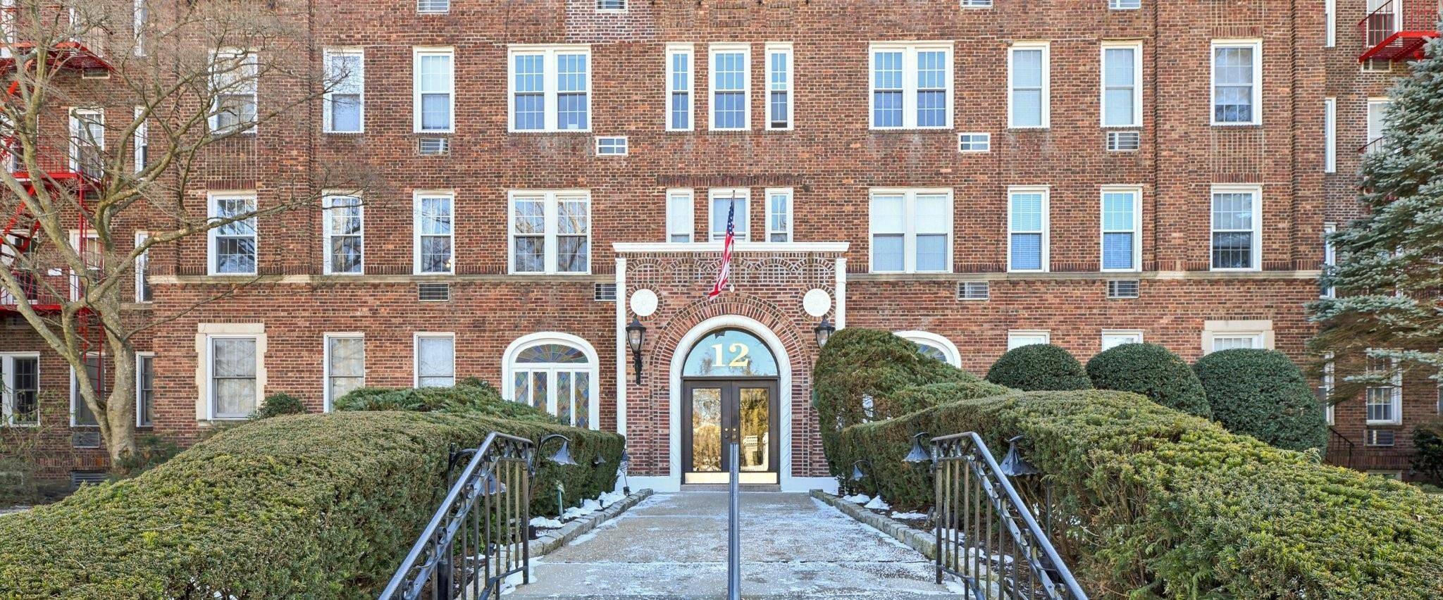 Step into timeless elegance with this beautifully maintained 2 bedroom, 1 bath condo located in a stunning Art Deco building.