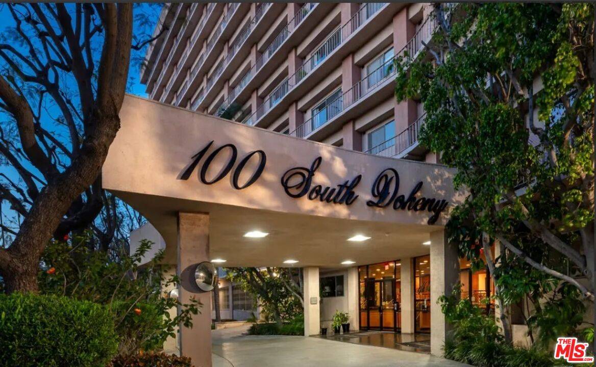100  S Doheny Dr 1BR Beverly Grove La