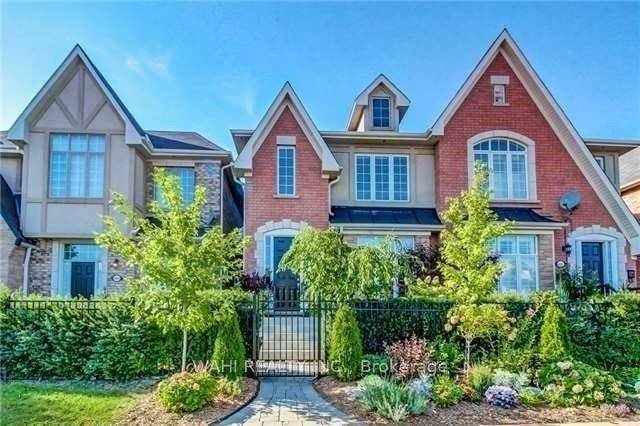 Absolute Showstopper ! ! Beautiful 3 Bedroom Townhouse In The Most Desirable Area In Mississauga Tons Of Upgrades Upgraded Maple Kitchen Cabinets With Granite Counter Tops, Gourmet Kitchen With Jenair ...
