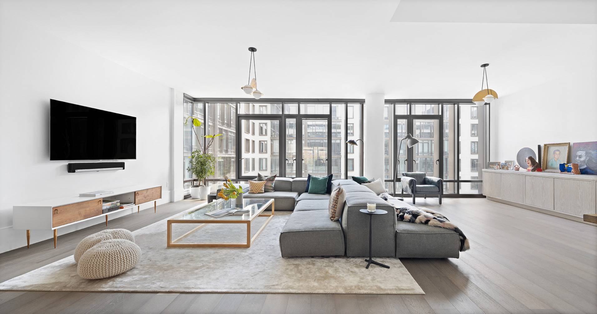 Showing this weekend by appointment Residence L55 is an incredibly rare offering a 3341 square foot loft with a private entrance and access to one of the best amenity packages ...