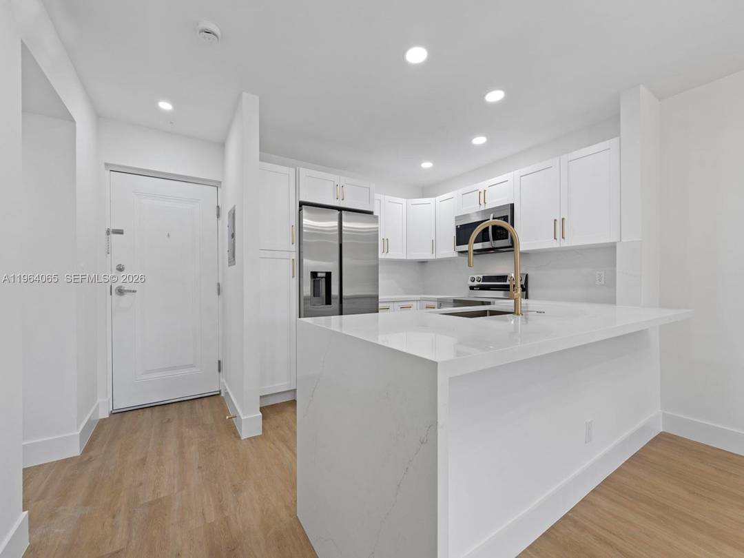 Beautifully renovated one bedroom apartment located in the vibrant heart of the Dadeland area.