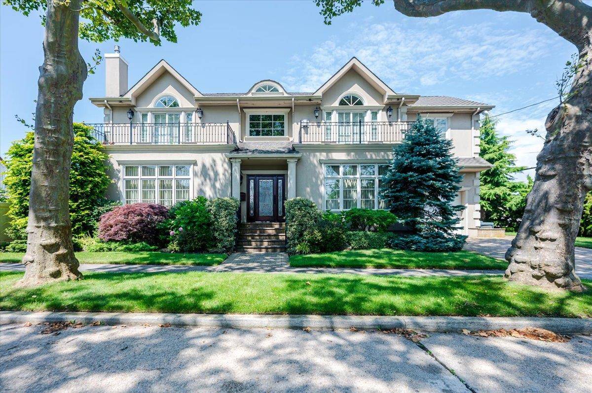 A Special Home ! ! ! ! If You Are Looking For A Special High End Home Then Take A Look At This Home.