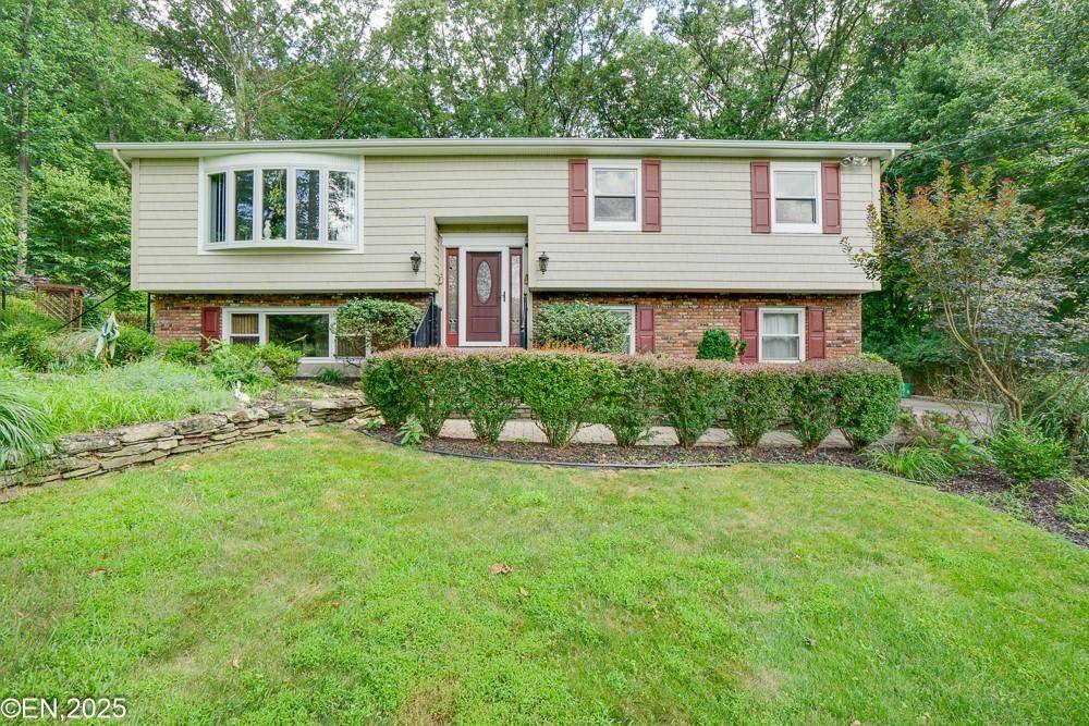 Your Private Escape Awaits Modern Charm Meets Woodland Serenity !