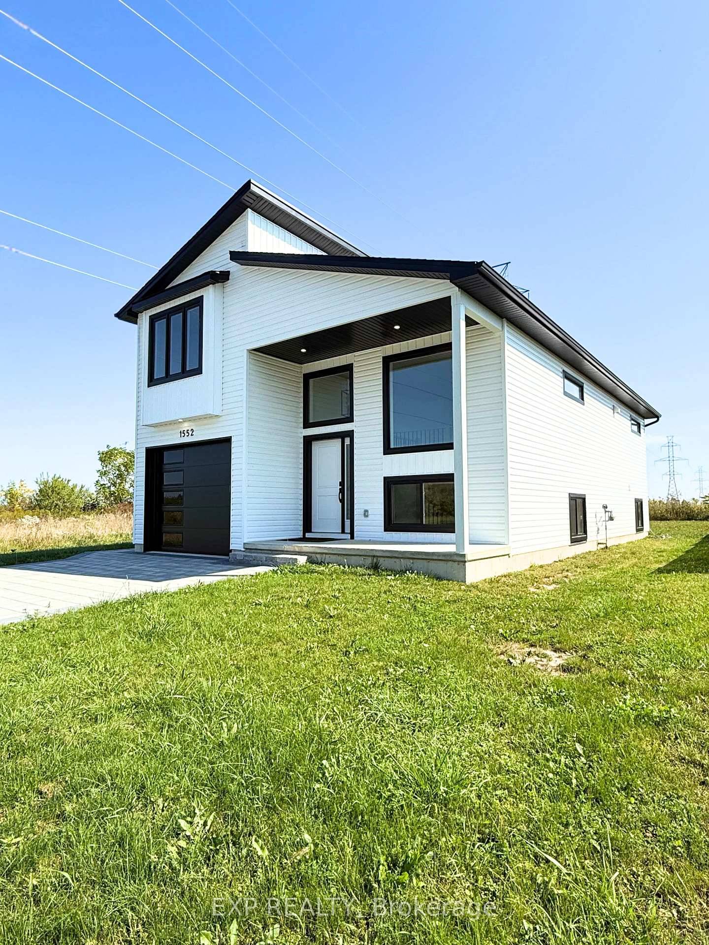 Welcome to small town living with modern comfort !