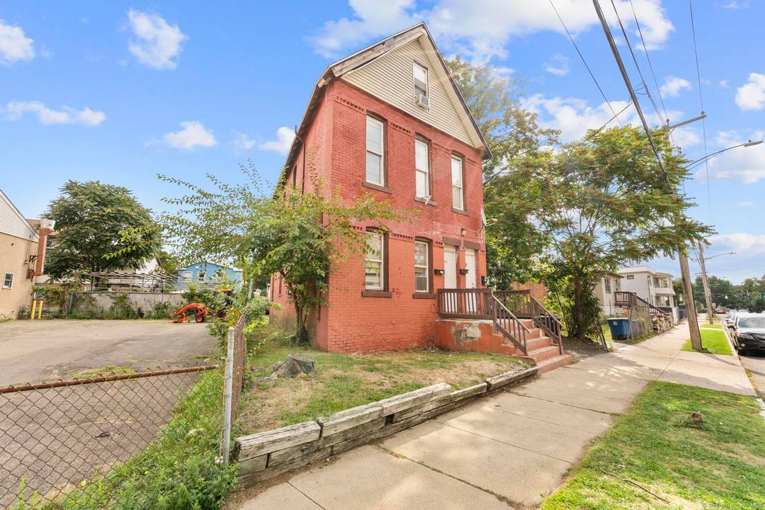 Situated near the rapidly developing Frontage Road, 129 Winthrop Avenue offers a well maintained three unit property with two bedrooms in each apartment.