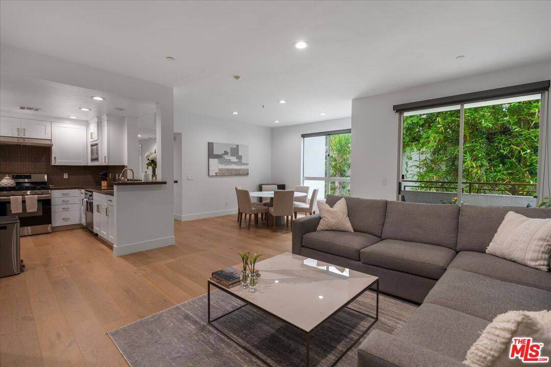 2010  S Beverly Glen Blvd 2BR Beverlywood La