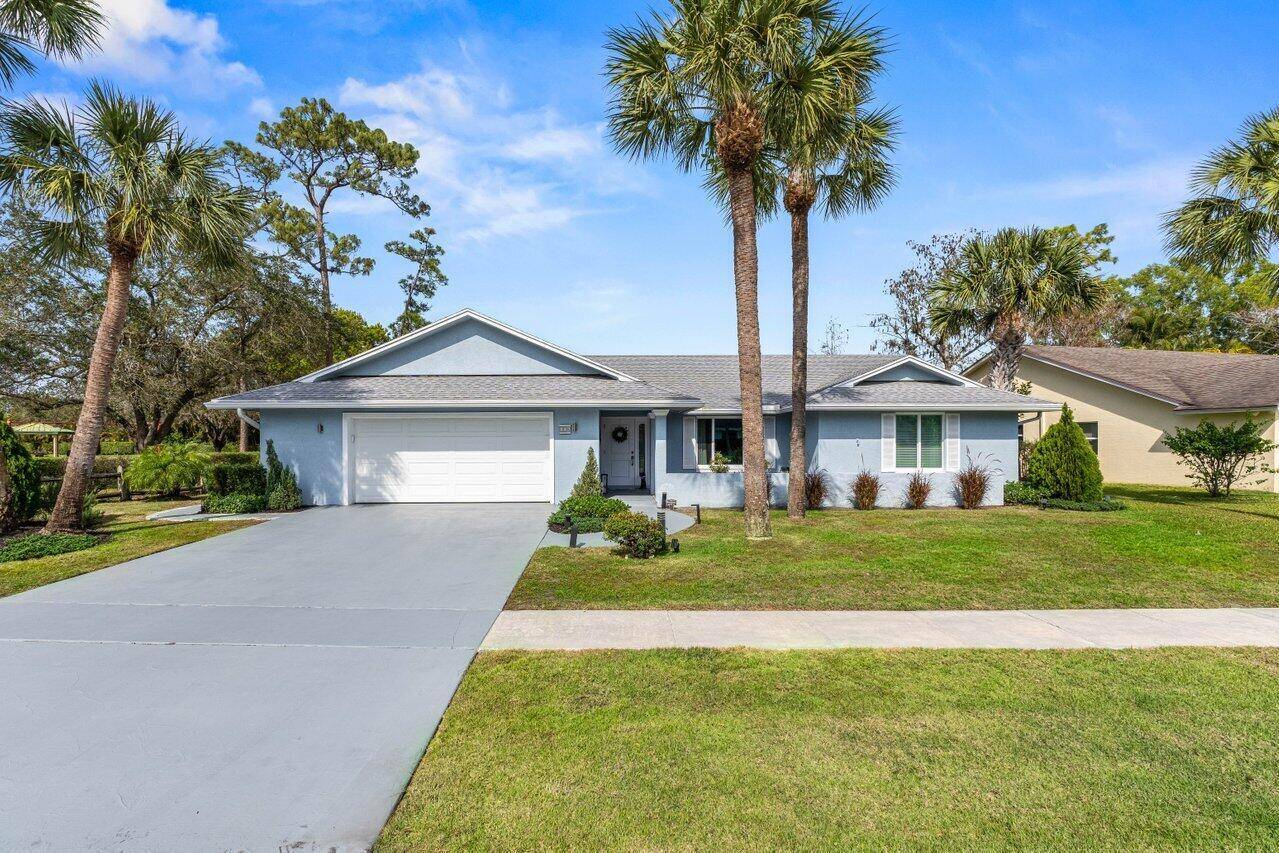 Exceptionally located lakefront home in the heart of Wellington, just 5 minutes from WEF Global, plus has school designations for Binks Elementary WLMS WHS !