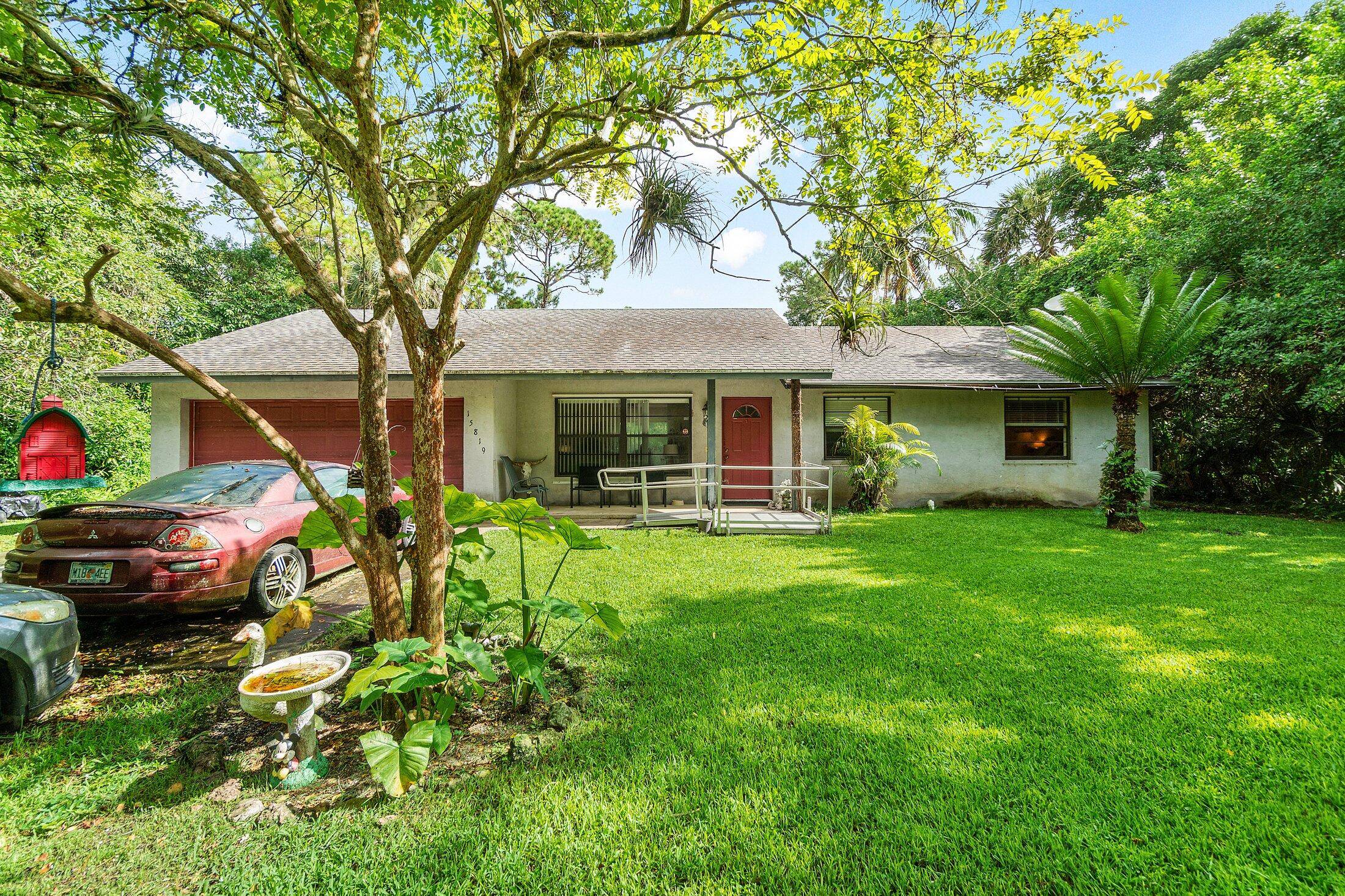 If you're looking for a fantastic ranch style home, look no further than this charming Acreage home.