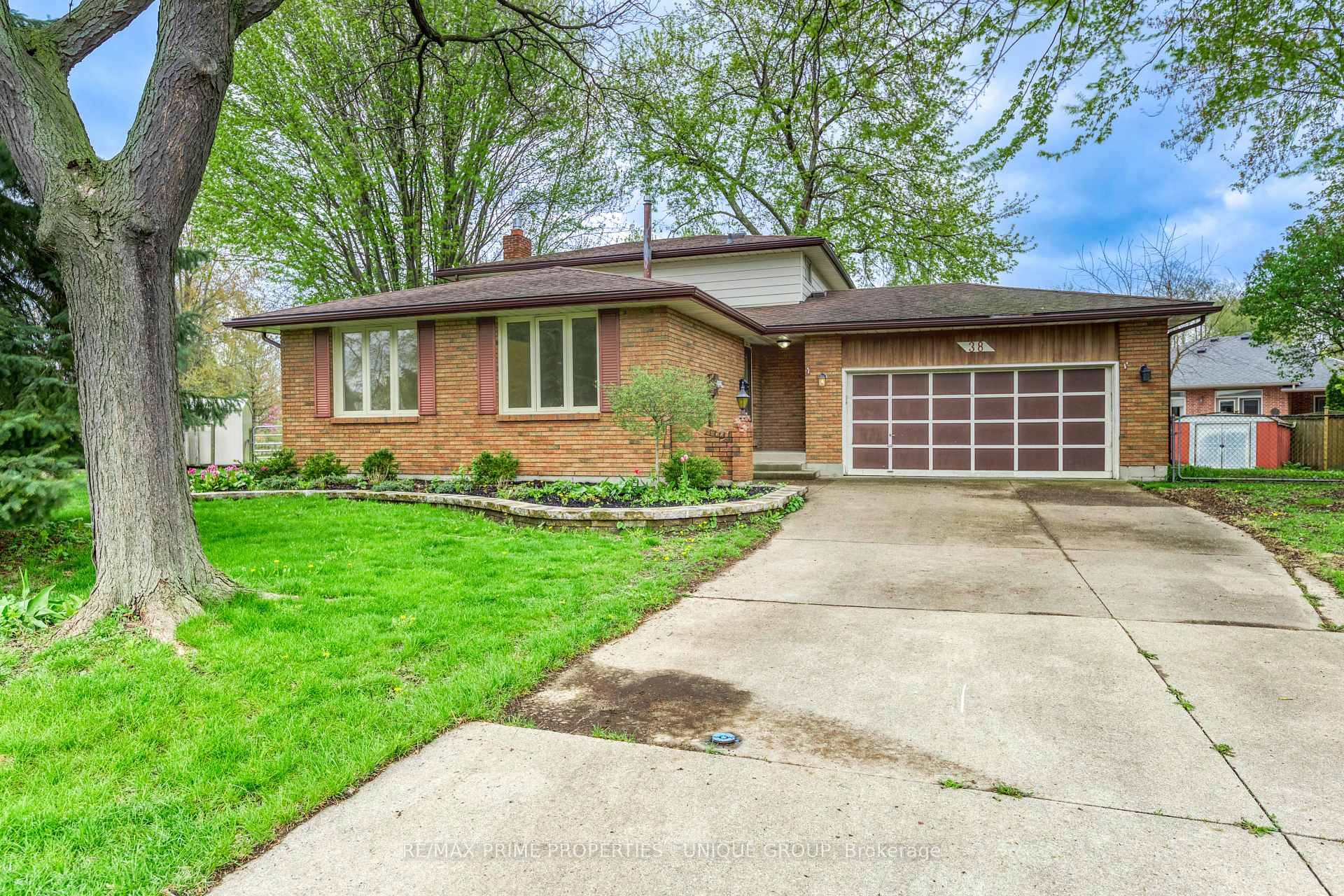 WELCOME TO 38 COPPERFIELD CRT.
