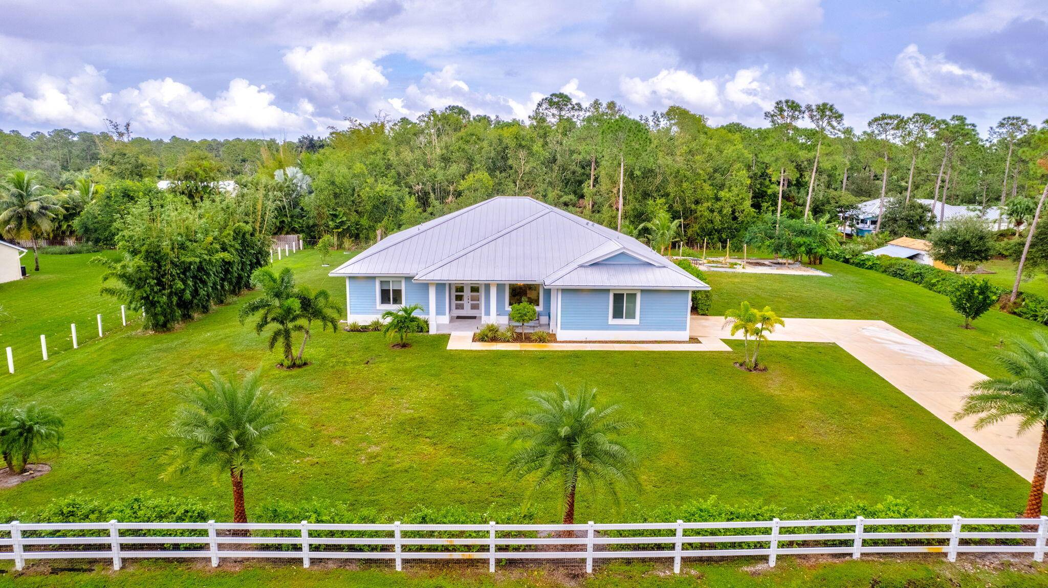 SELLER MOTIVATED PACKED READY TO MOVE RELOCATION OUT OF STATEDesigner decorated contemporary 4 3 2 CBS, Standing Seam Metal Roof, Built 2022.