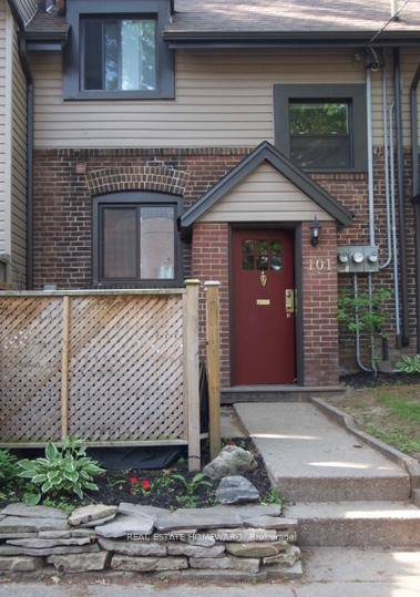 Bright and spacious lower level apartment located in the heart of the Upper Beaches.