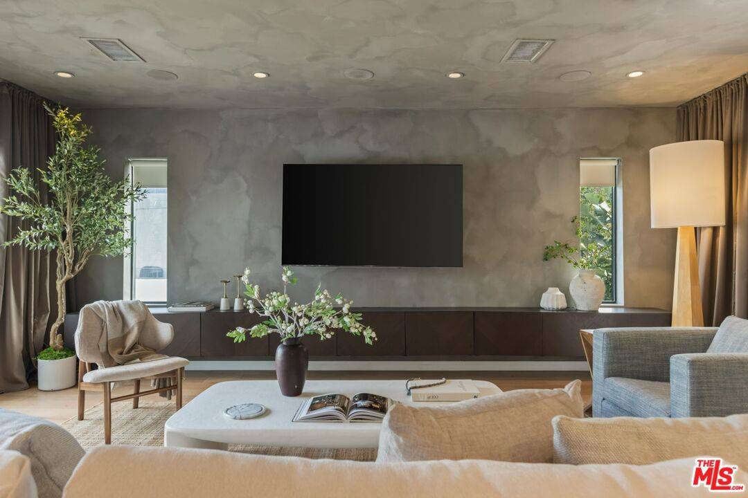 645  N Hayworth Ave 4BR Beverly Grove La