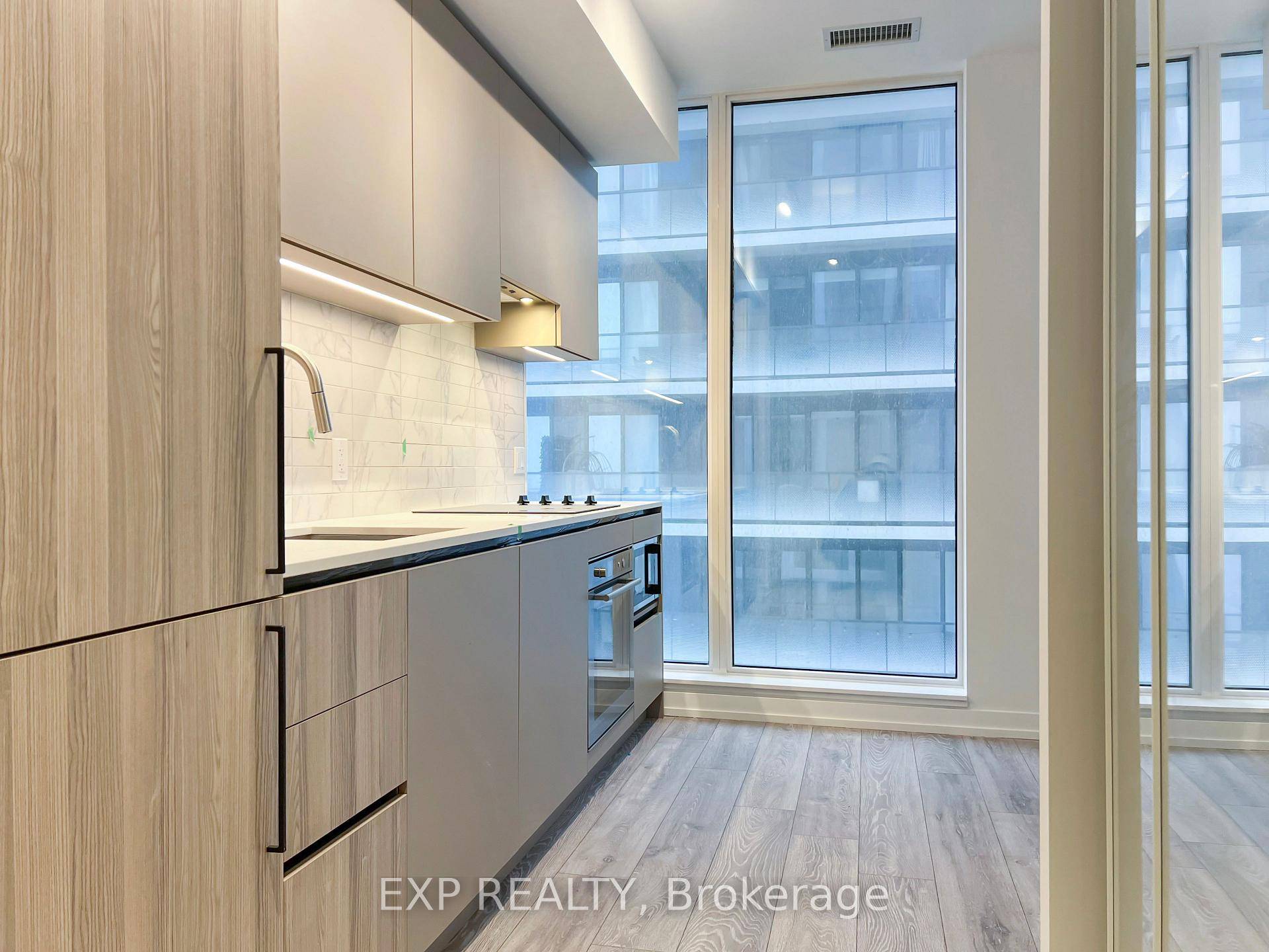 Looking for a cozy nest high above the bustling streets of Toronto ?