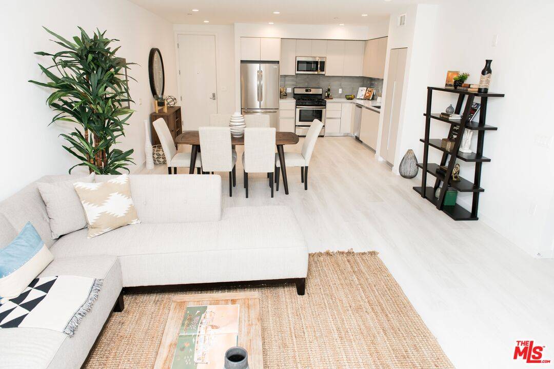 625 S BARRINGTON AVE 3BR Brentwood La