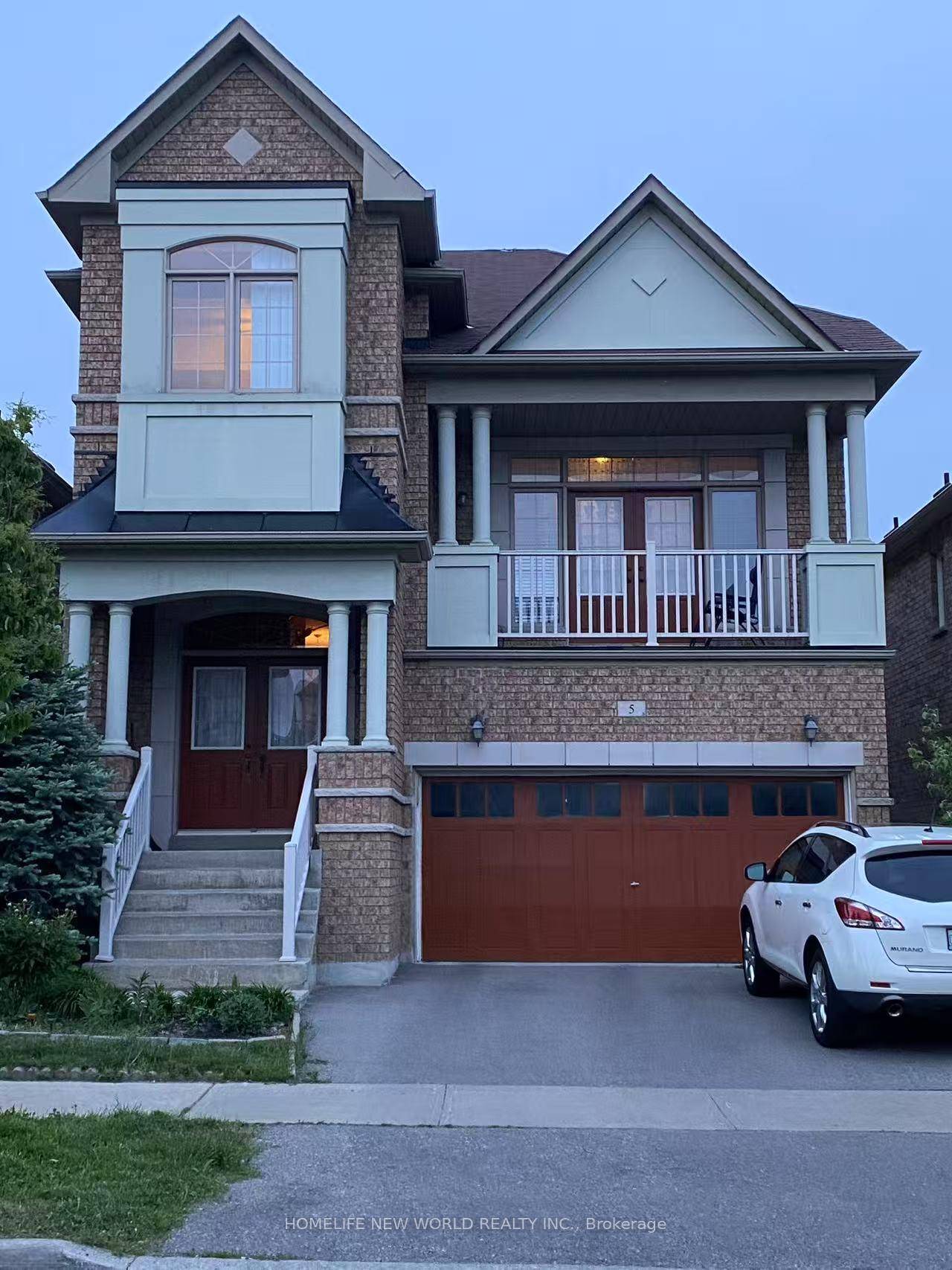 Fully furnished and beautifully maintained 4 bedroom detached home in the highly sought after Thornhill Woods community !