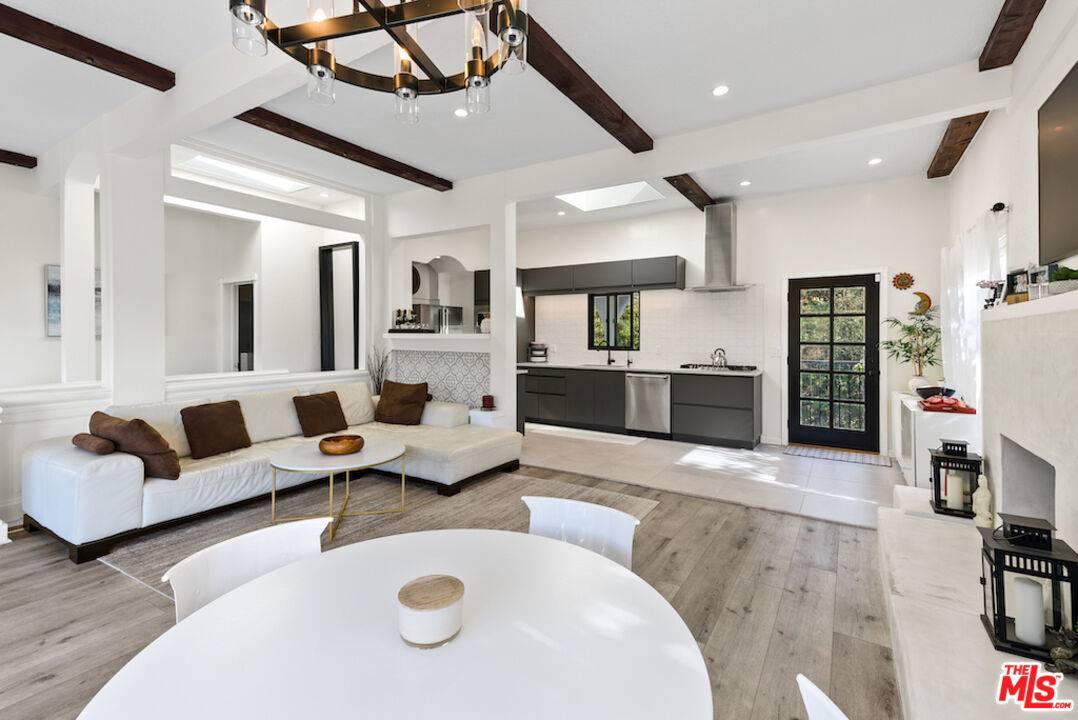 1923   Sunset Plaza Dr 3.0 Sunset Strip LA