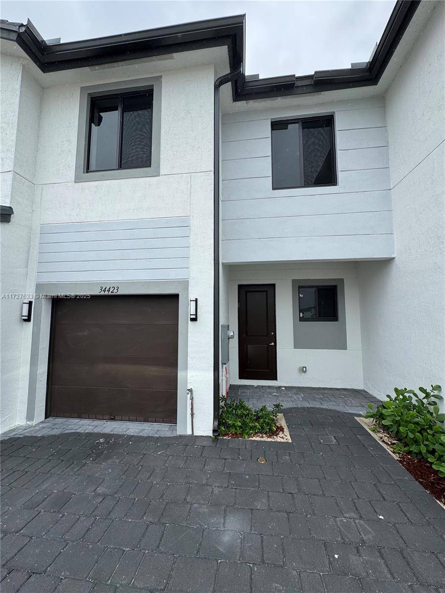 BRAND NEW ! MOVE IN READY !
