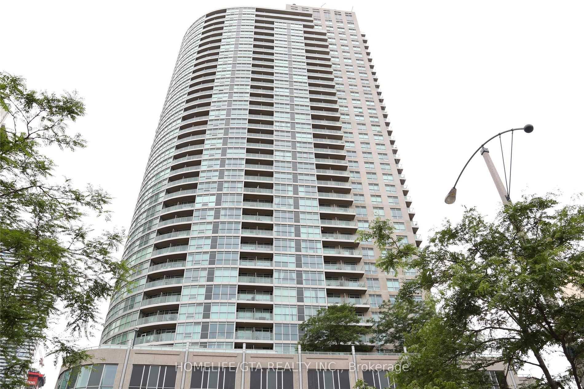 Available ASAP ! Large 1 den 2 Bathroom available at 18 Yonge.