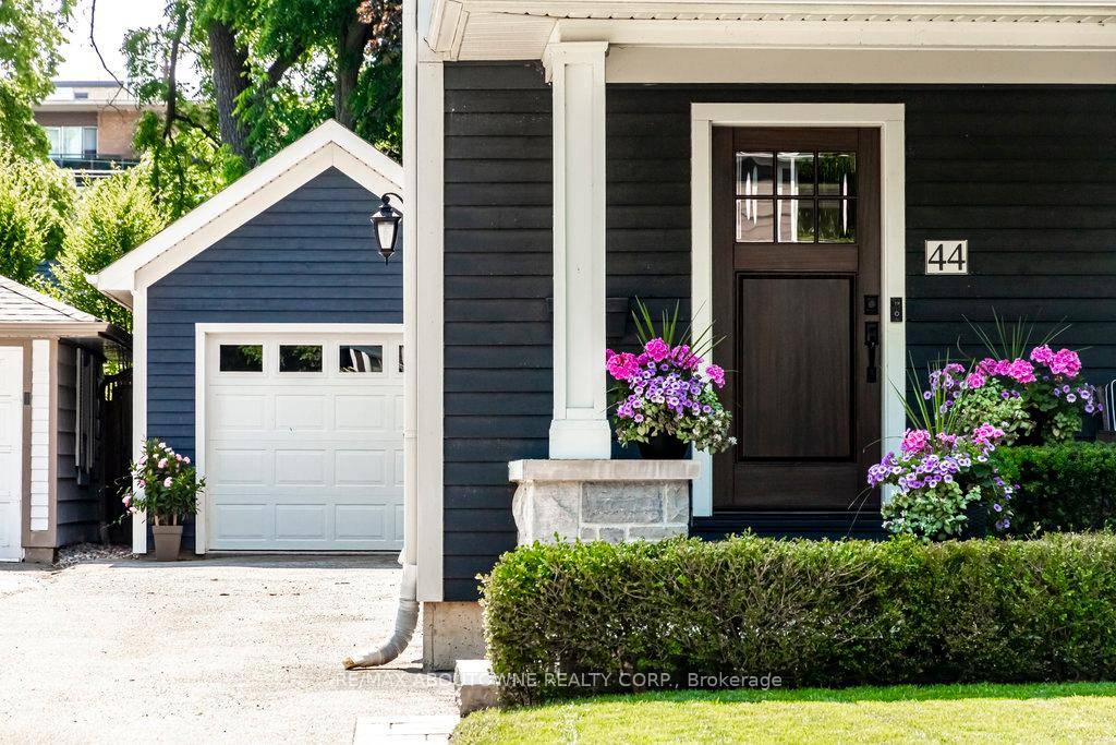 Welcome to 44 Head St an exceptional home in the heart of Oakville steps from Kerr Village amp ; downtown.
